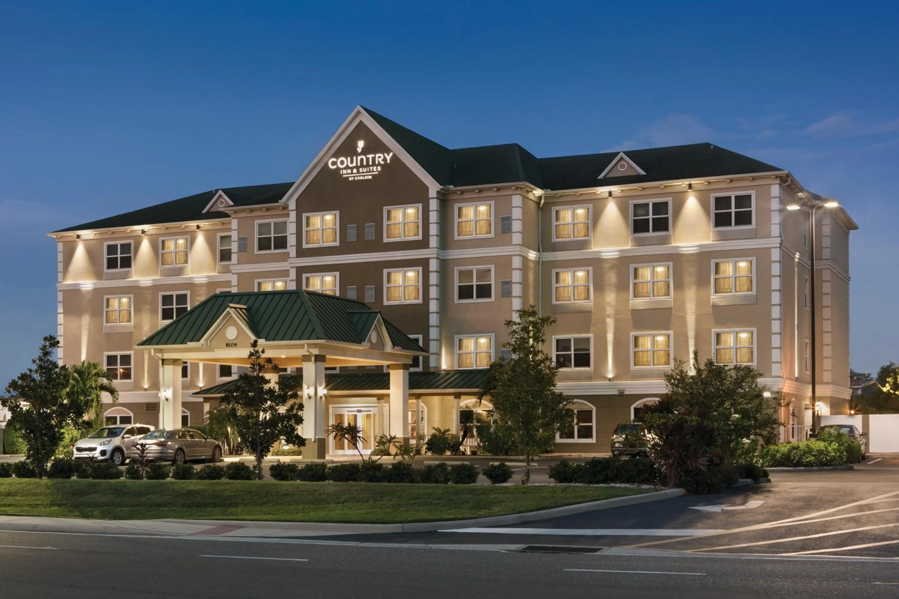 Property building in Country Inn & Suites by Radisson, Tampa Airport North, FL