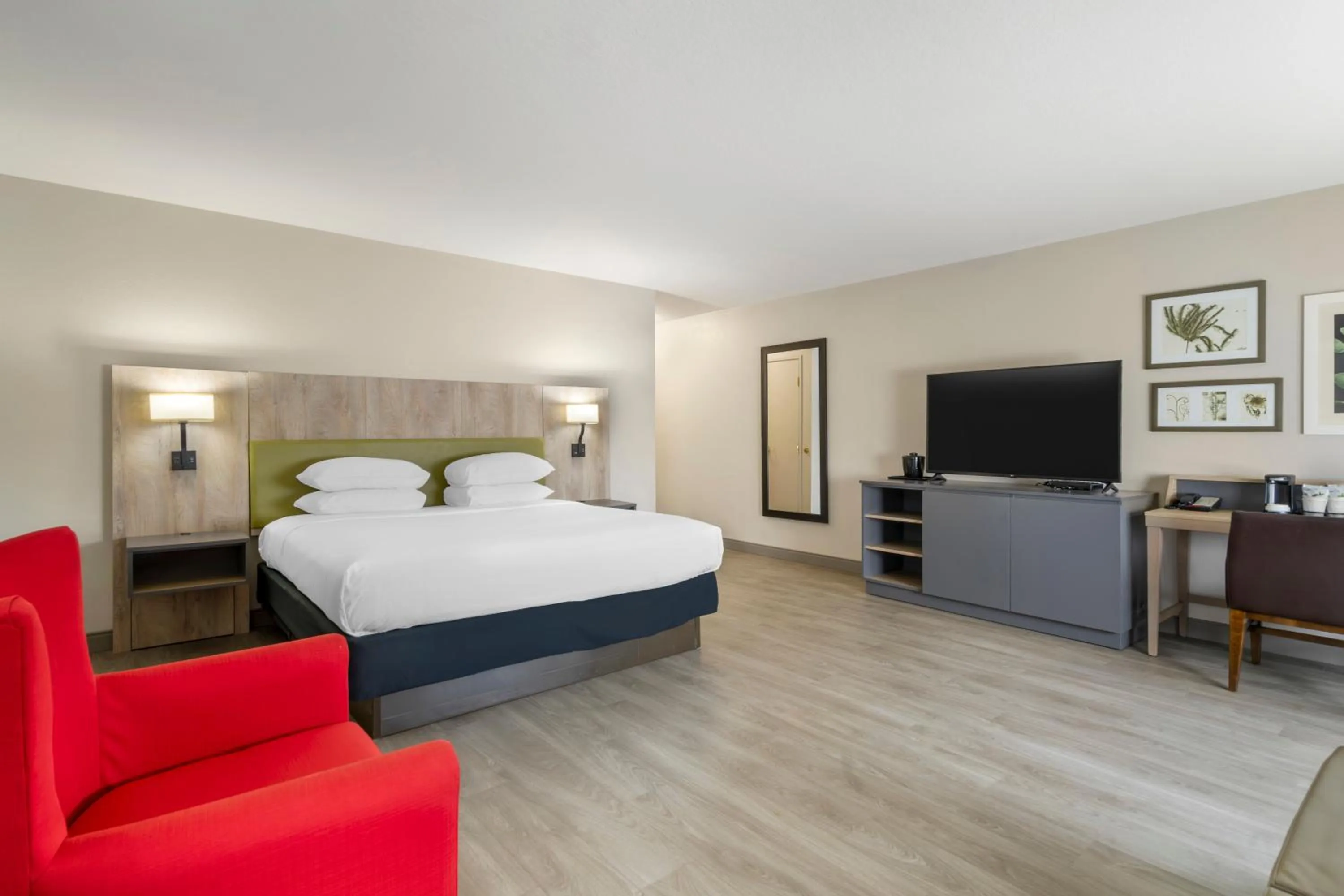 Bed in Country Inn & Suites by Radisson, Tampa Airport North, FL