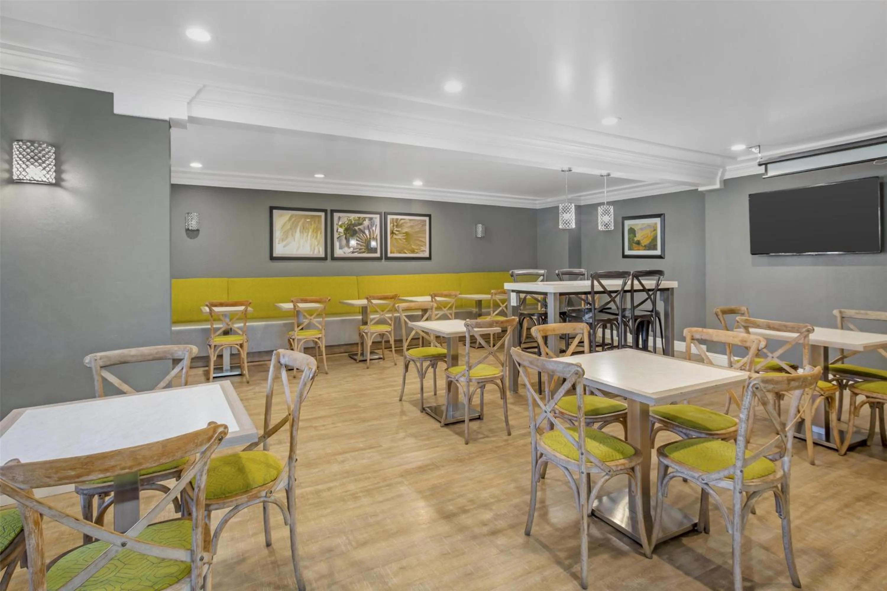 Breakfast in Best Western Plus Dixon Davis