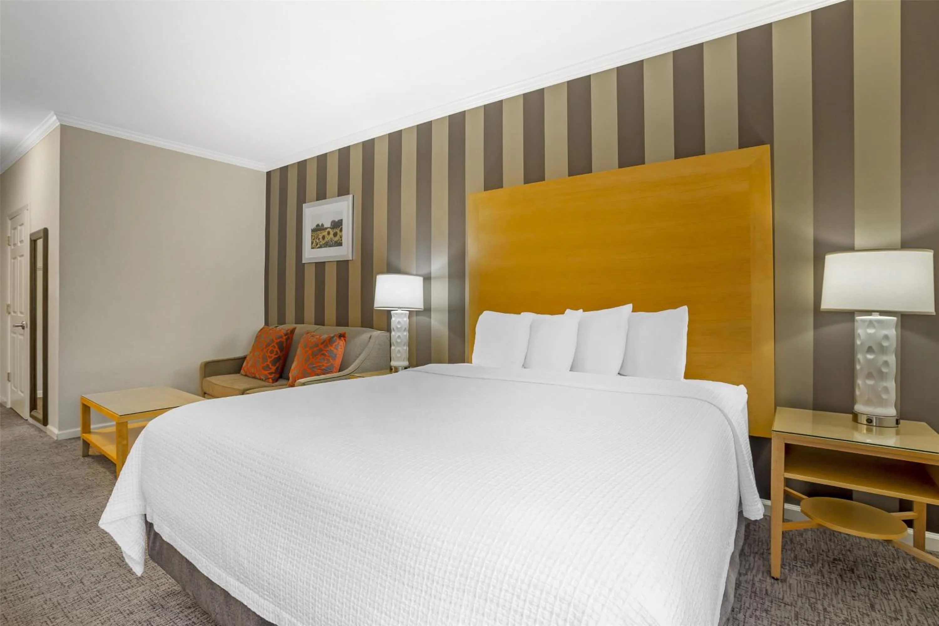 Bedroom, Bed in Best Western Plus Dixon Davis