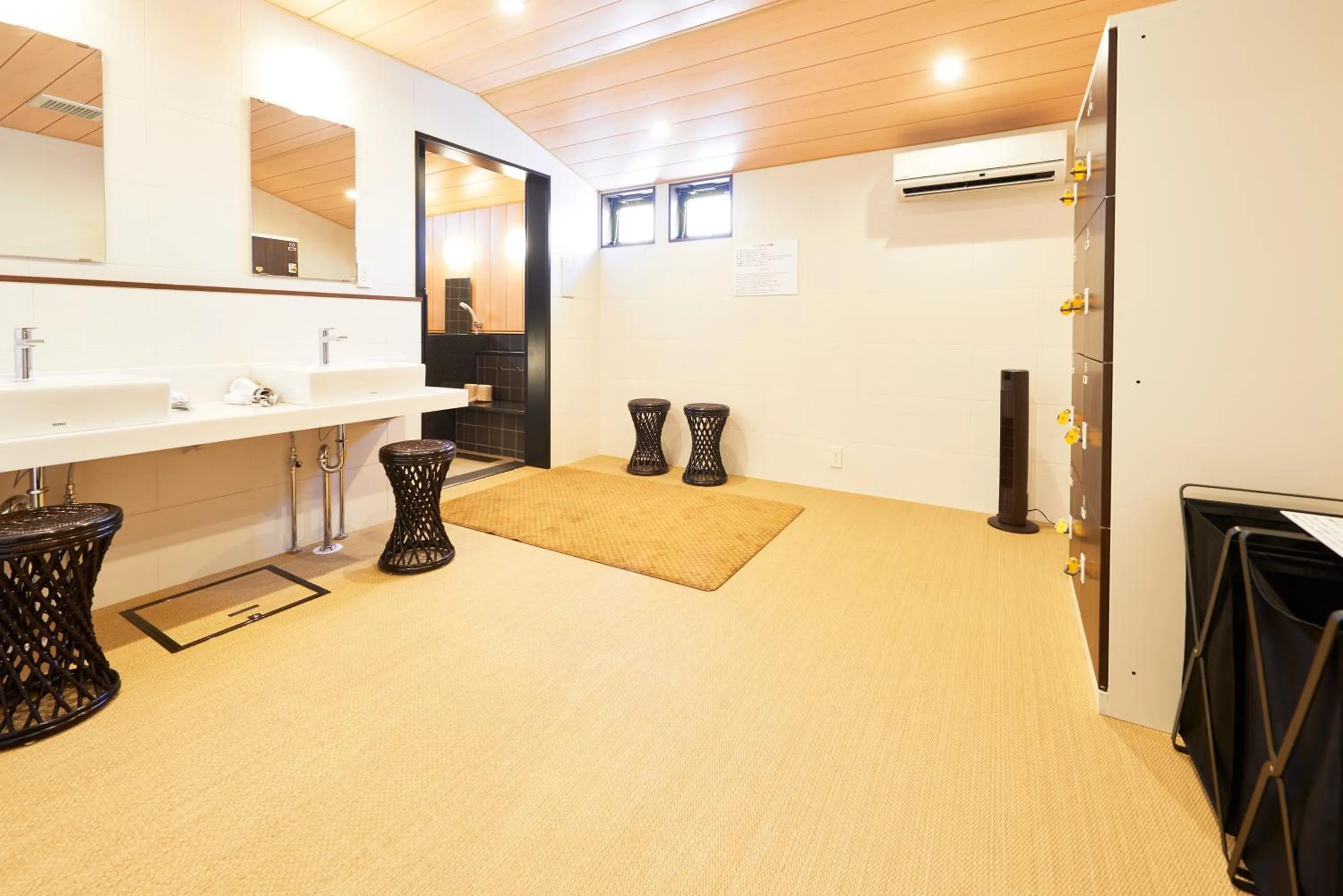 Public Bath in Hotel KAN-RAKU Saitama Honjo-Waseda Hinoki No Yakata