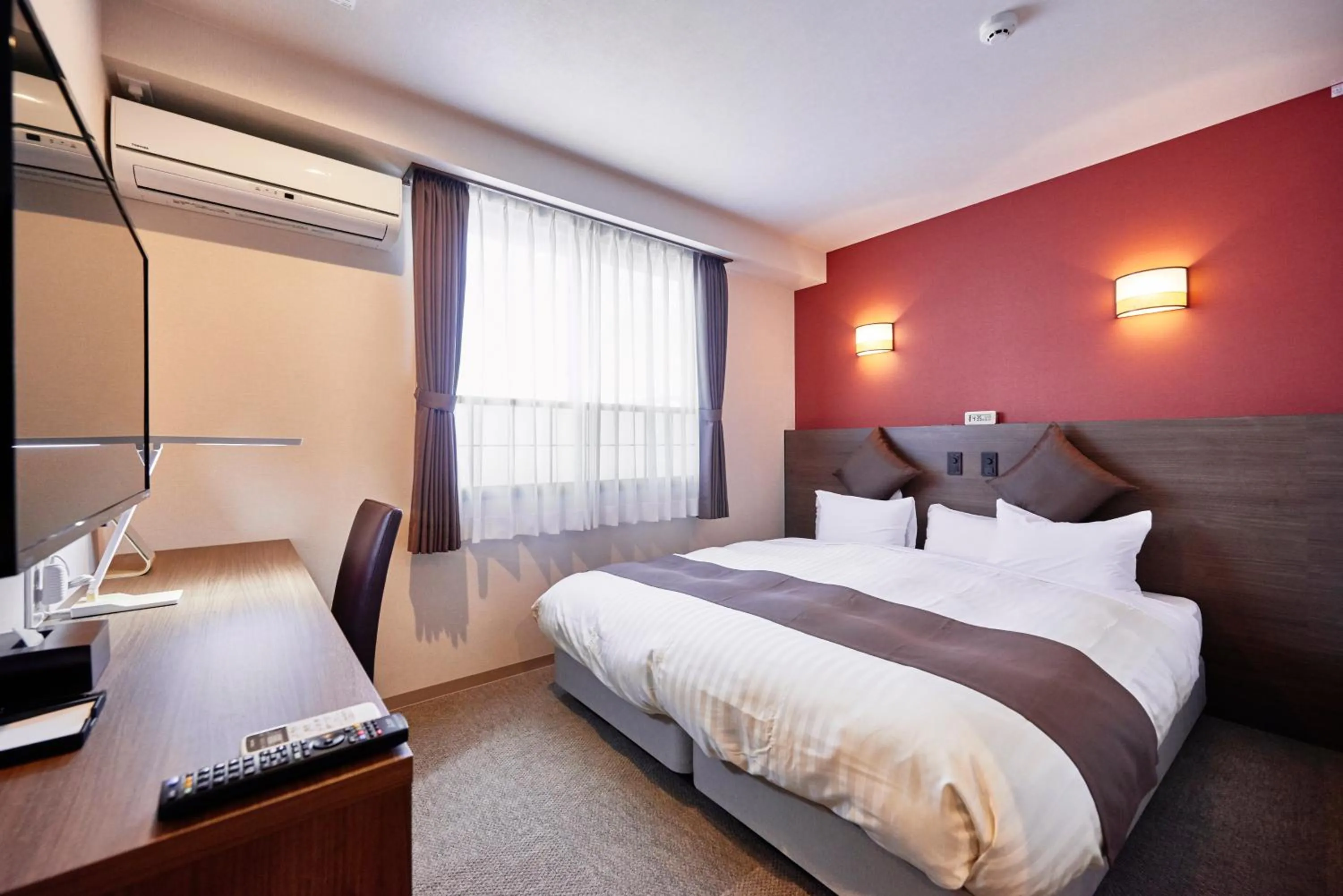 Photo of the whole room, Bed in Hotel KAN-RAKU Saitama Honjo-Waseda Hinoki No Yakata