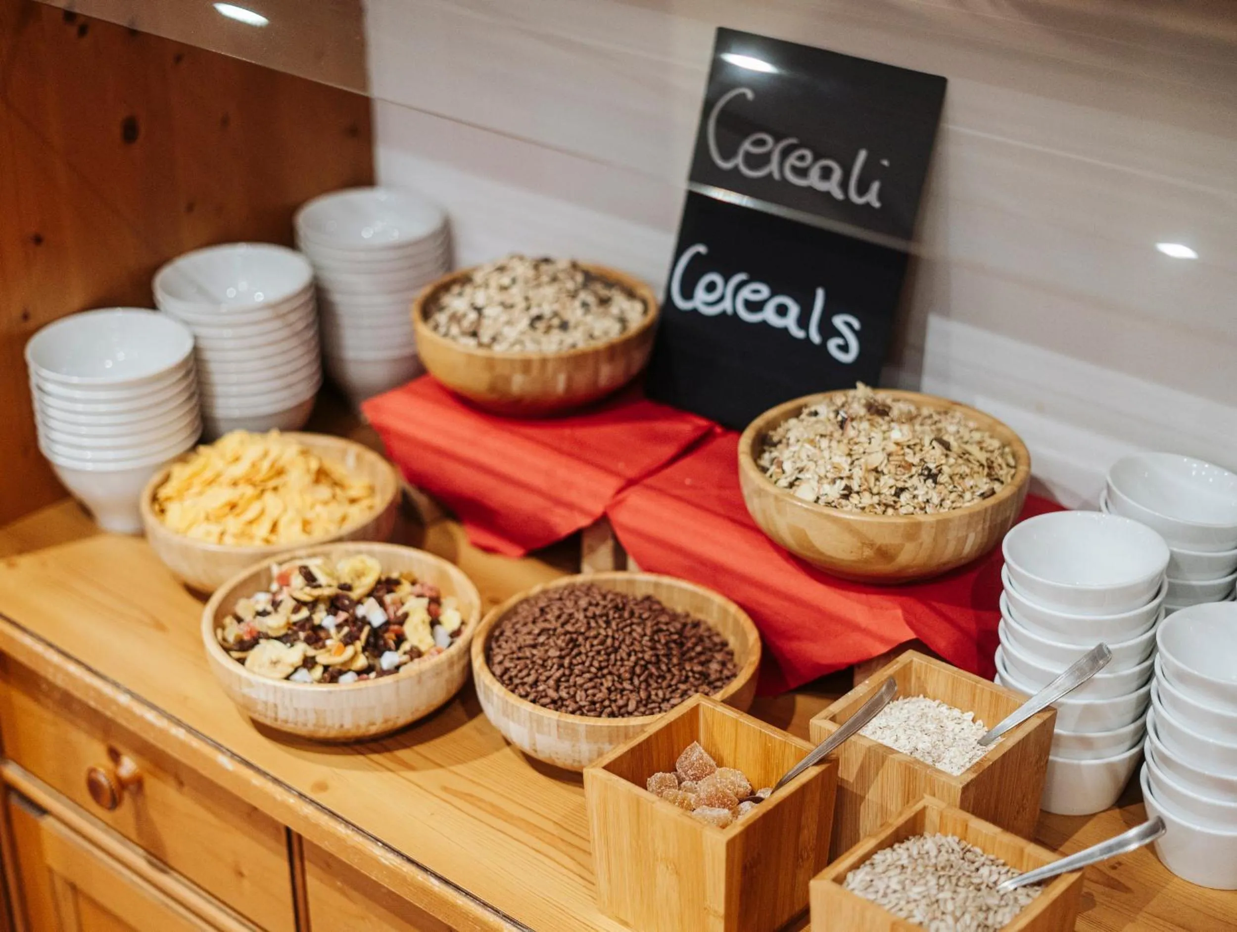 Buffet breakfast in Garni Aritz