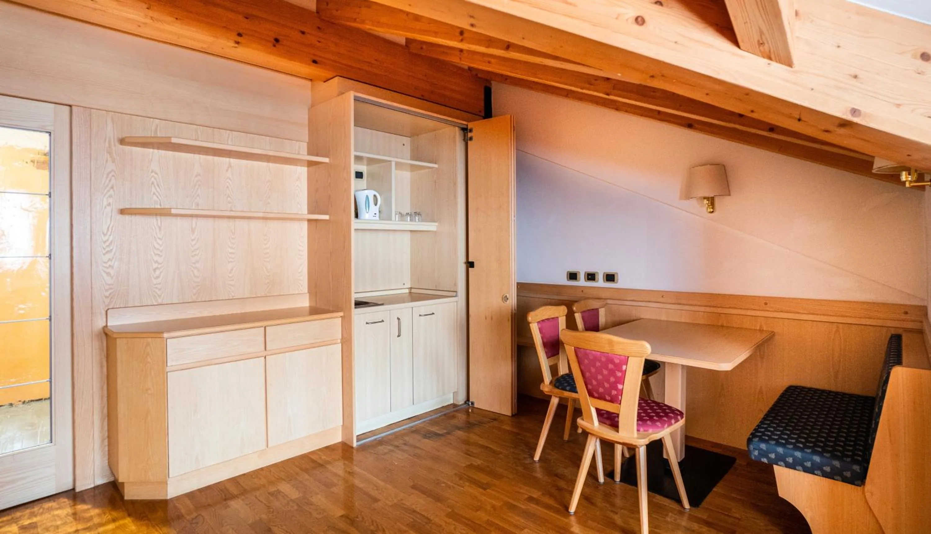 Dining area in Garni Aritz