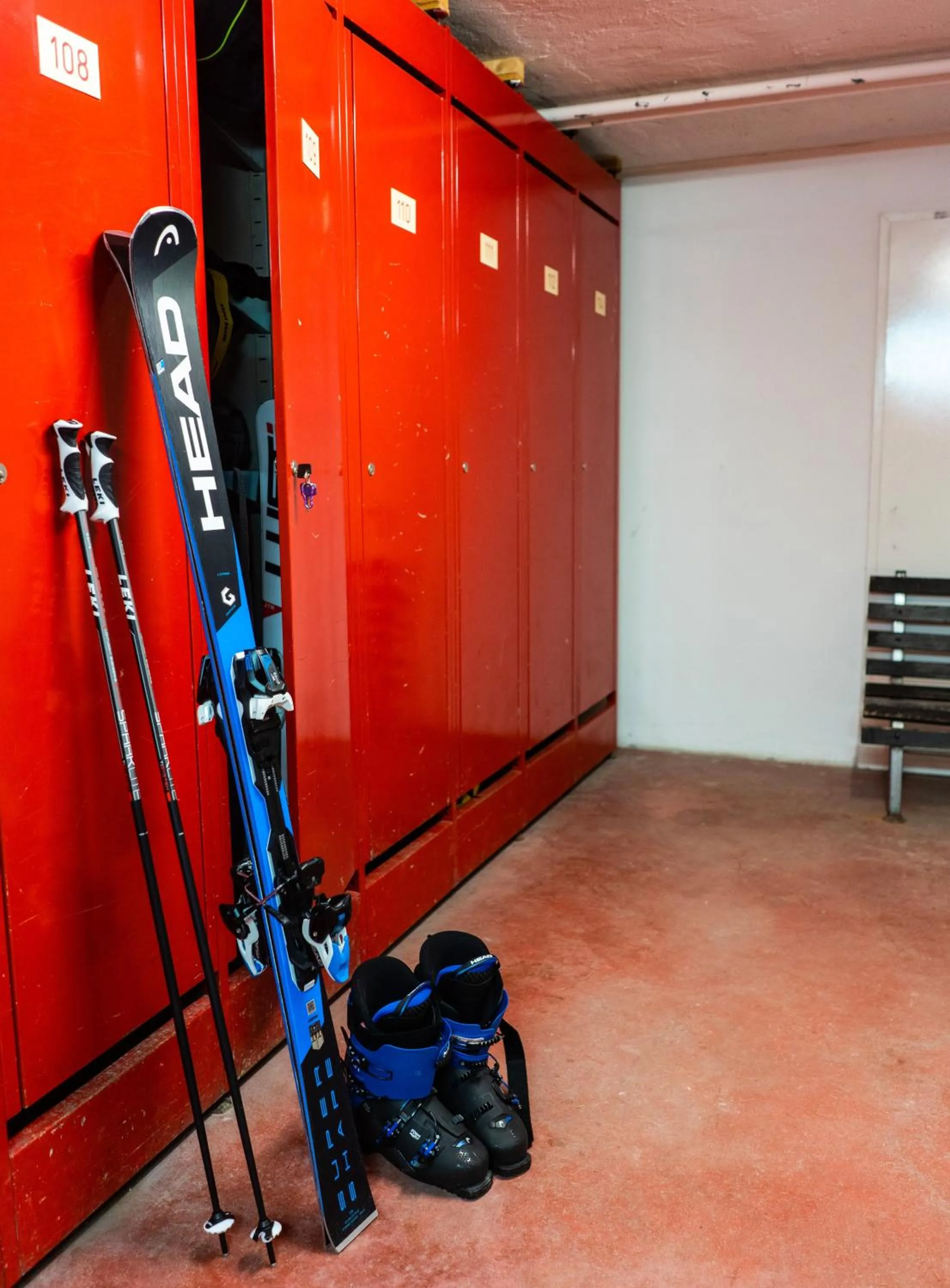 Skiing in Residence Lastei