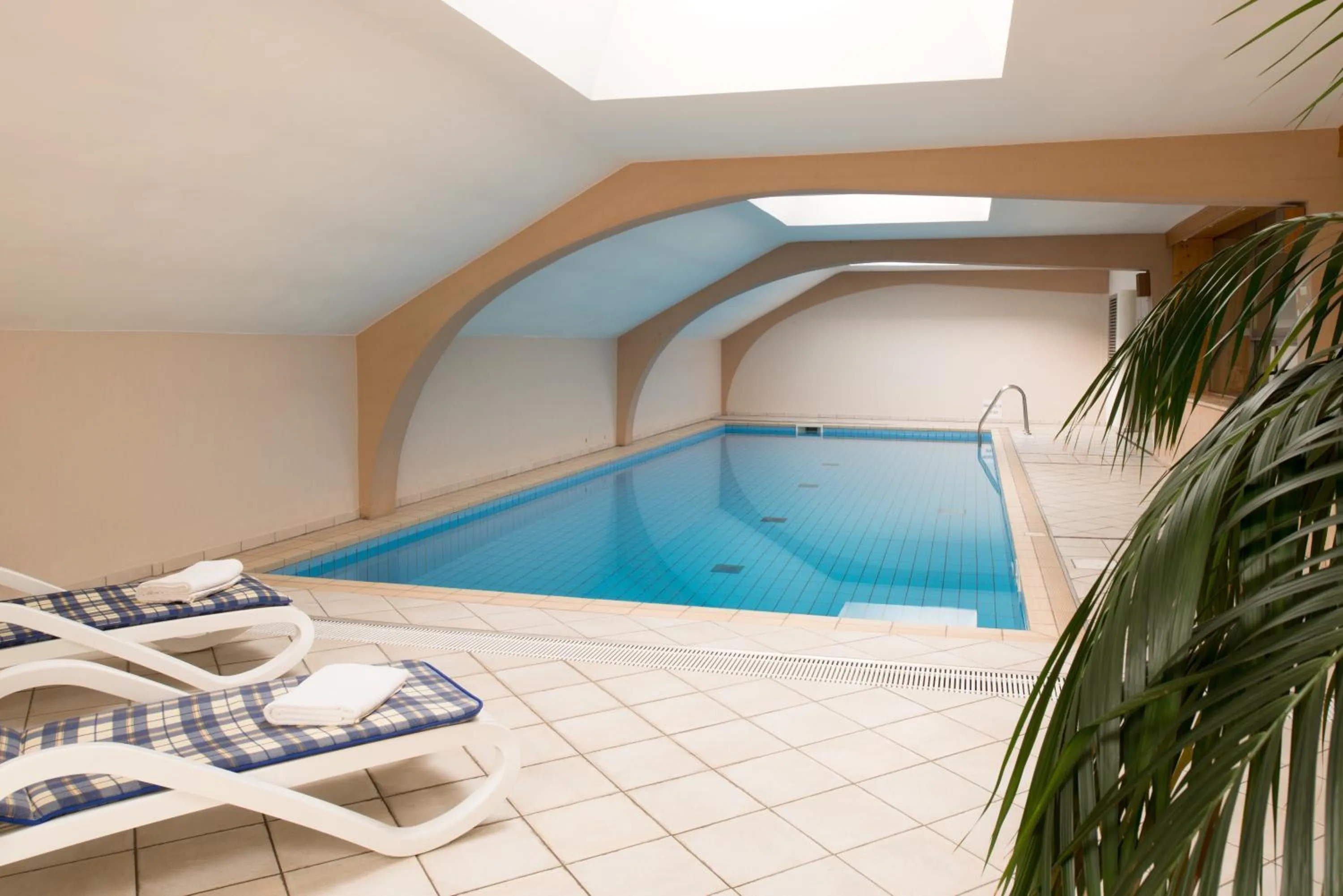 Swimming pool in Residence Lastei
