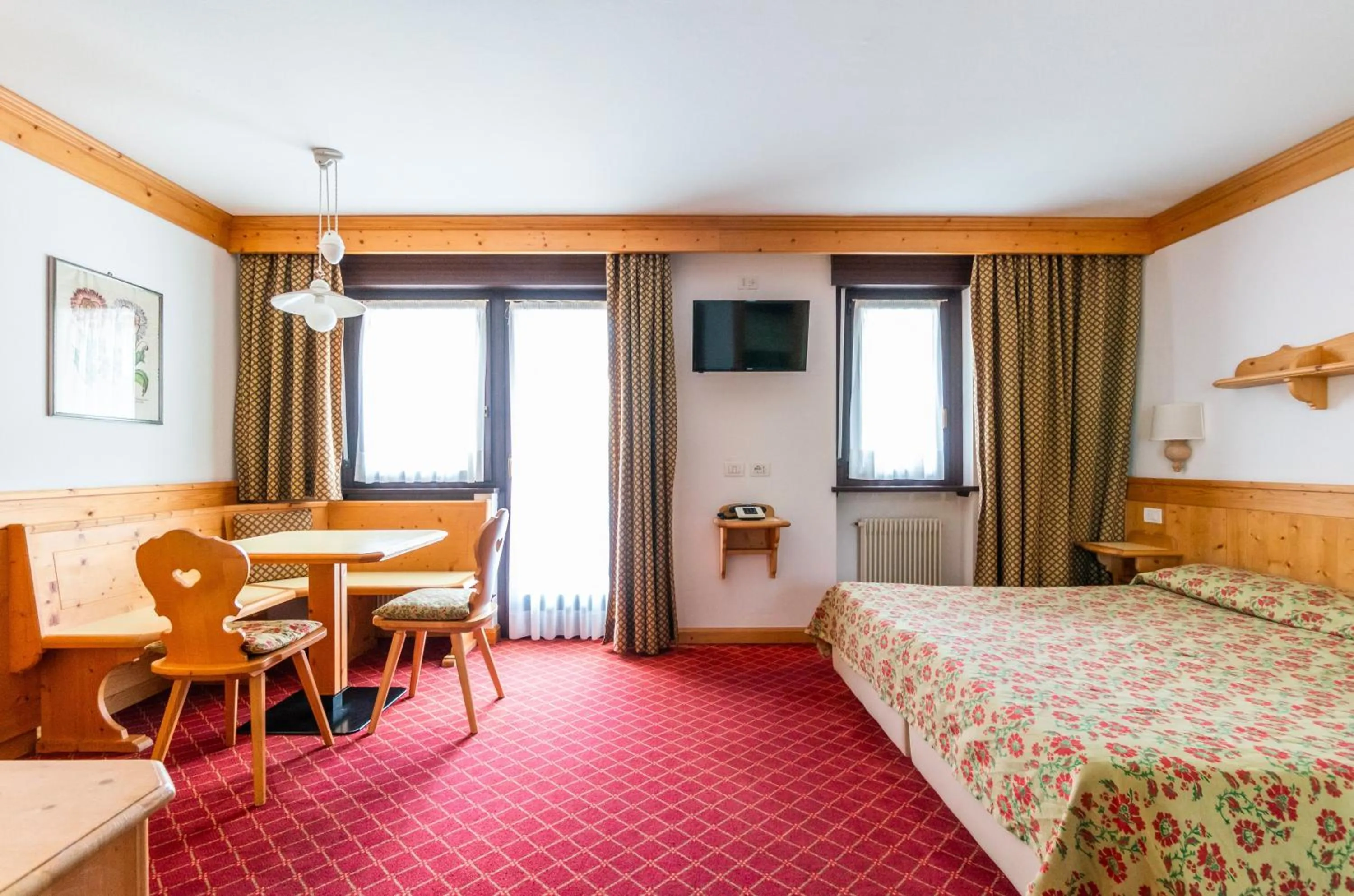 Photo of the whole room, Bed in Residence Lastei