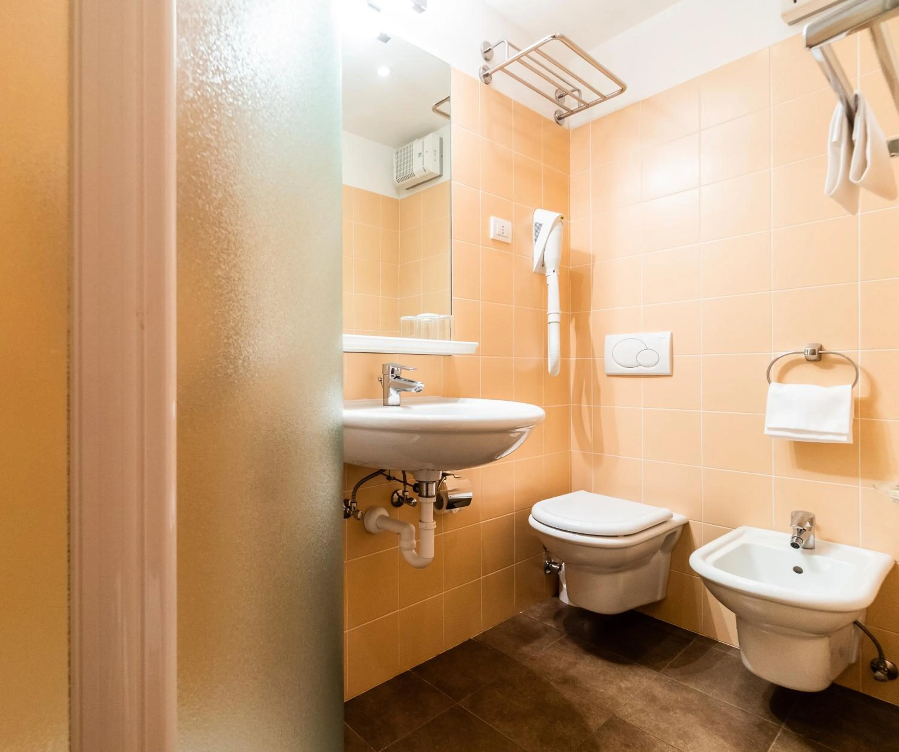 Toilet in Residence Lastei