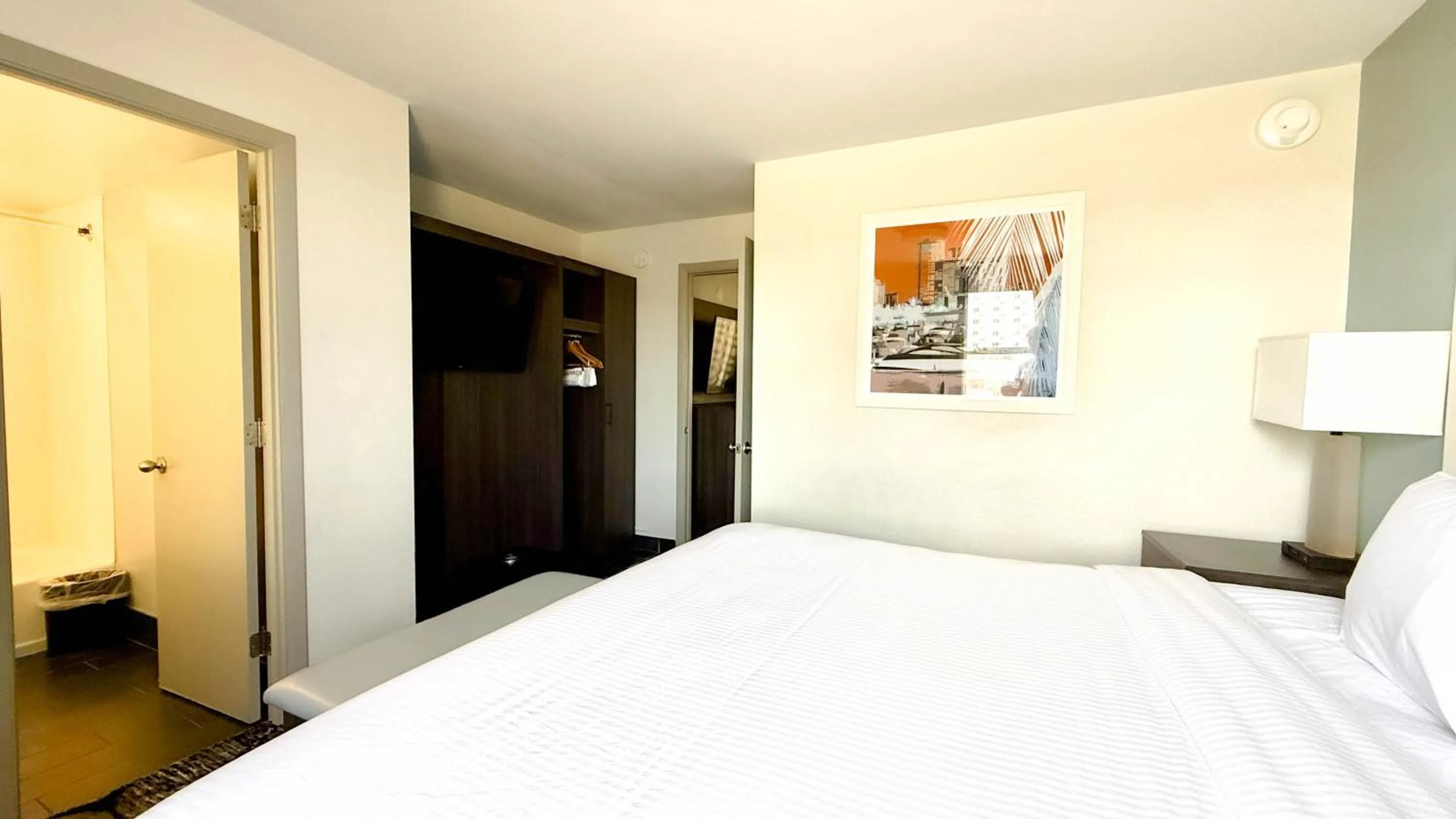 Bedroom, Bed in Best Western Plus Daytona Inn Seabreeze