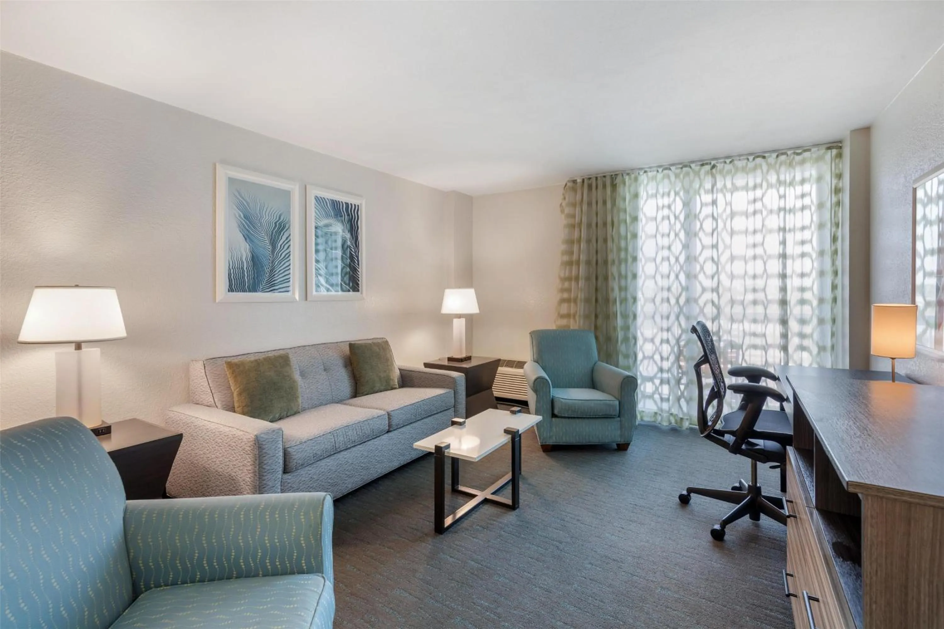 Bedroom in Best Western Plus Daytona Inn Seabreeze