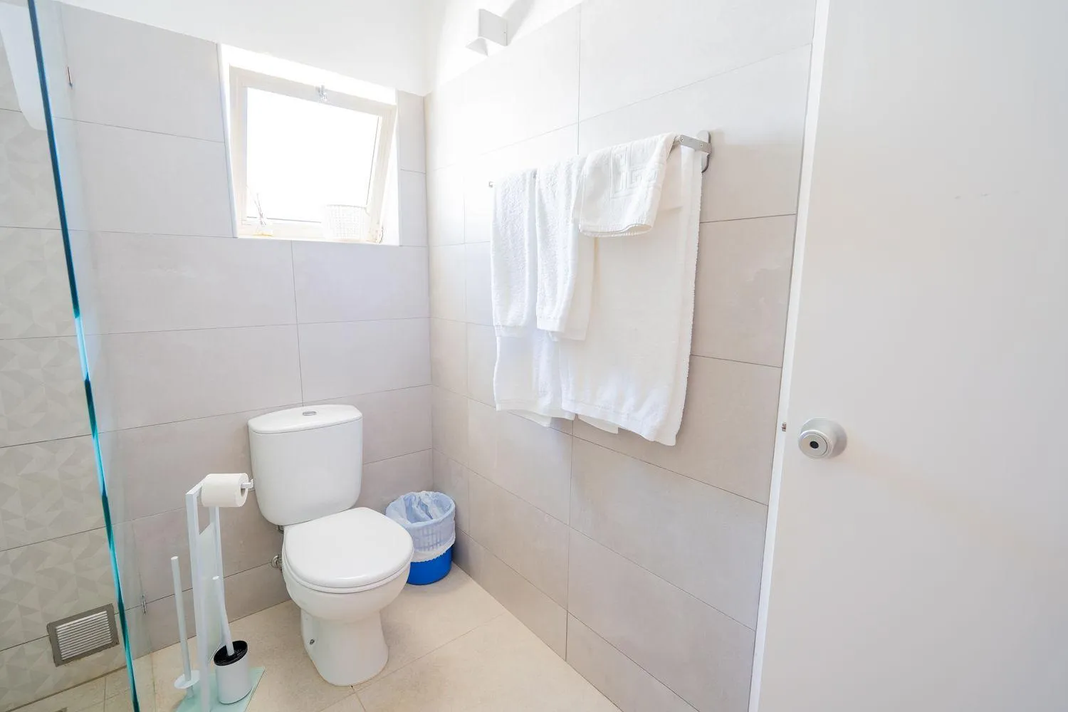 Toilet in Luz Beach Apartments