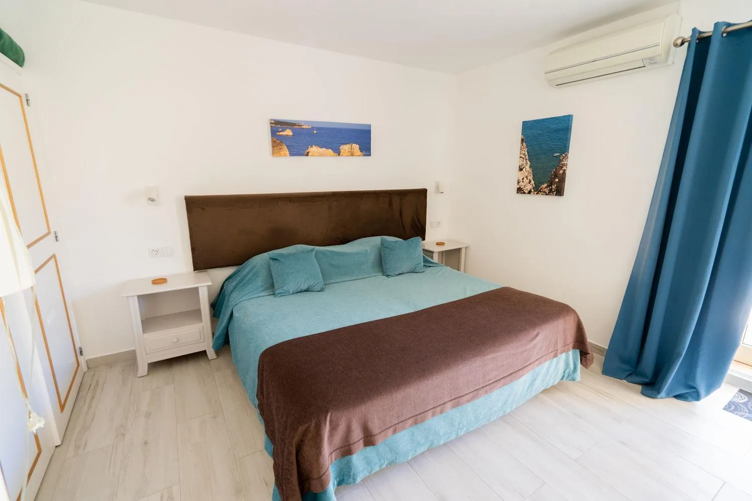 Bed in Luz Beach Apartments