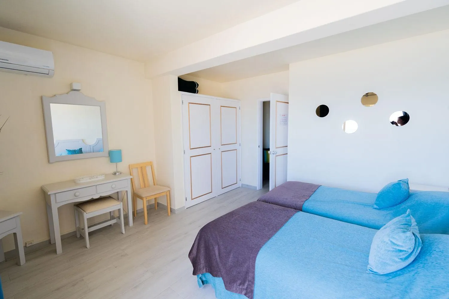 Bed in Luz Beach Apartments