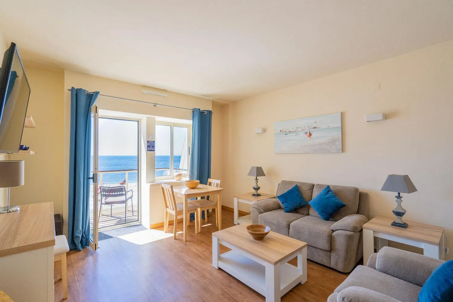 TV and multimedia in Luz Beach Apartments