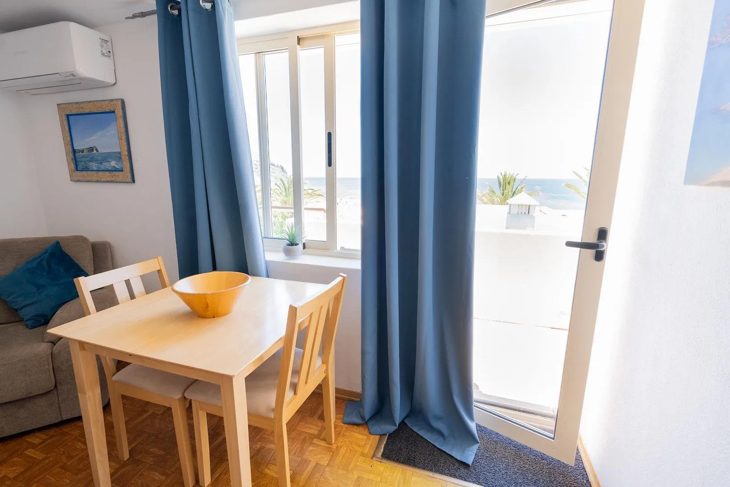 Dining area in Luz Beach Apartments