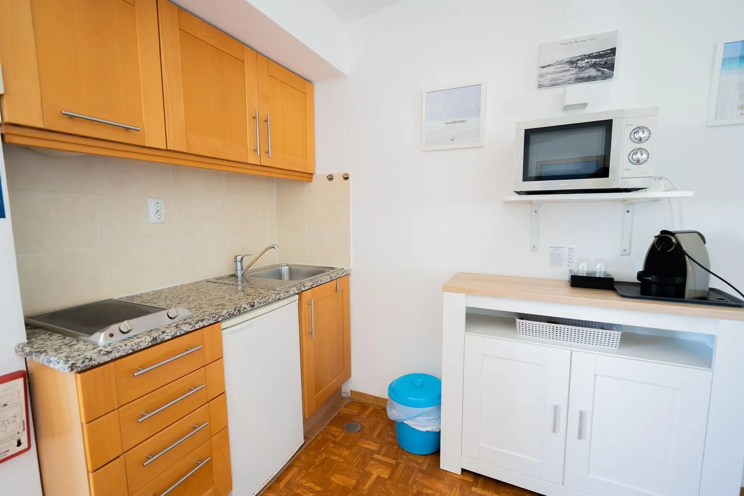 Kitchen or kitchenette in Luz Beach Apartments