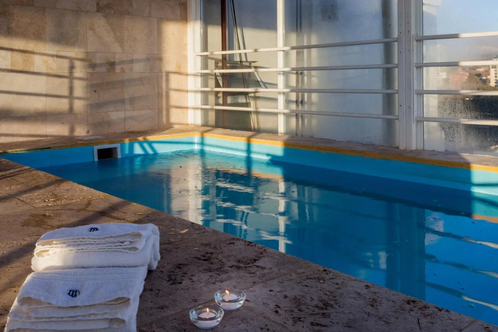 Swimming pool in Hotel Mendoza