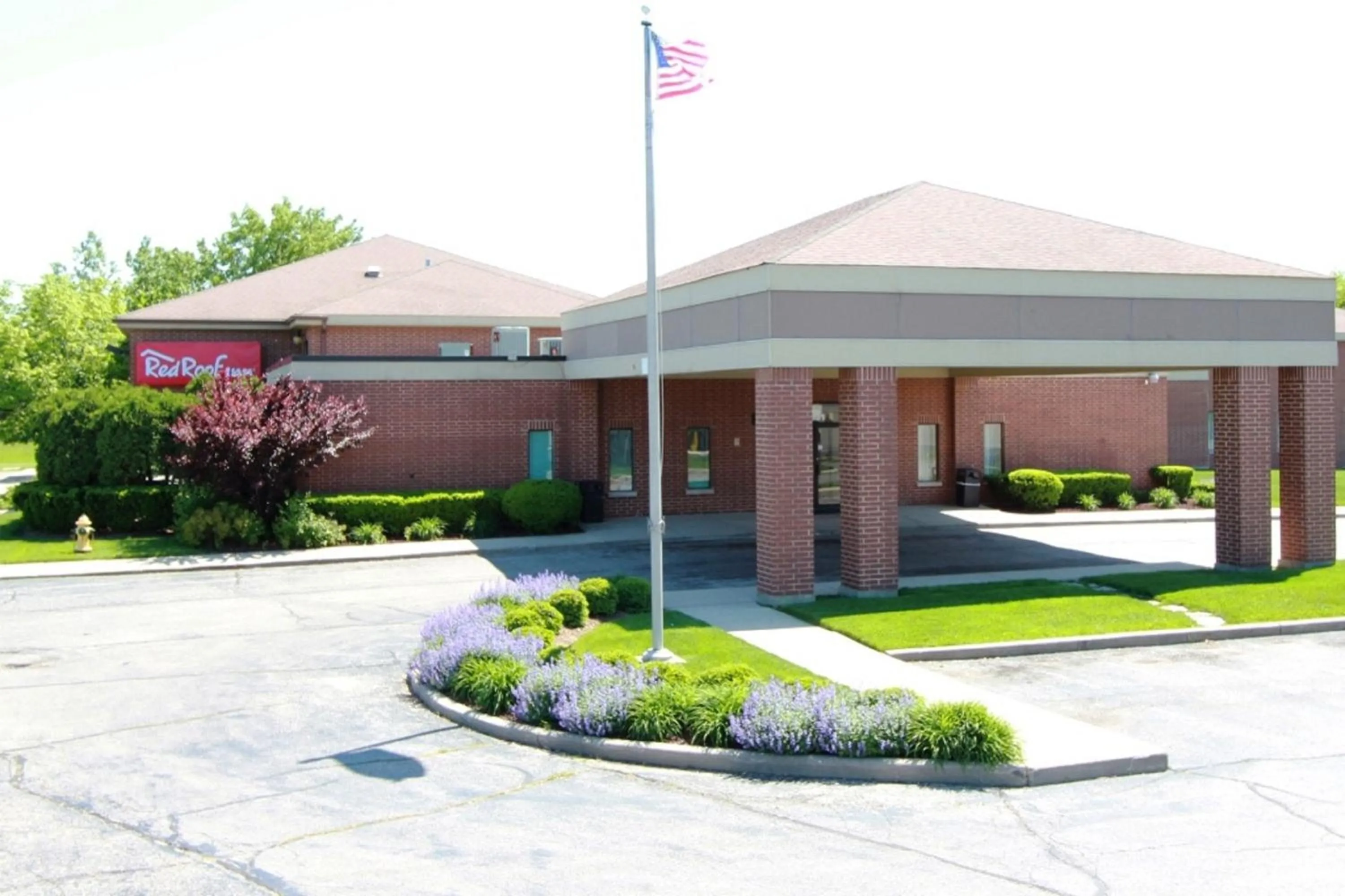Property building in Red Roof Inn Gurnee - Waukegan