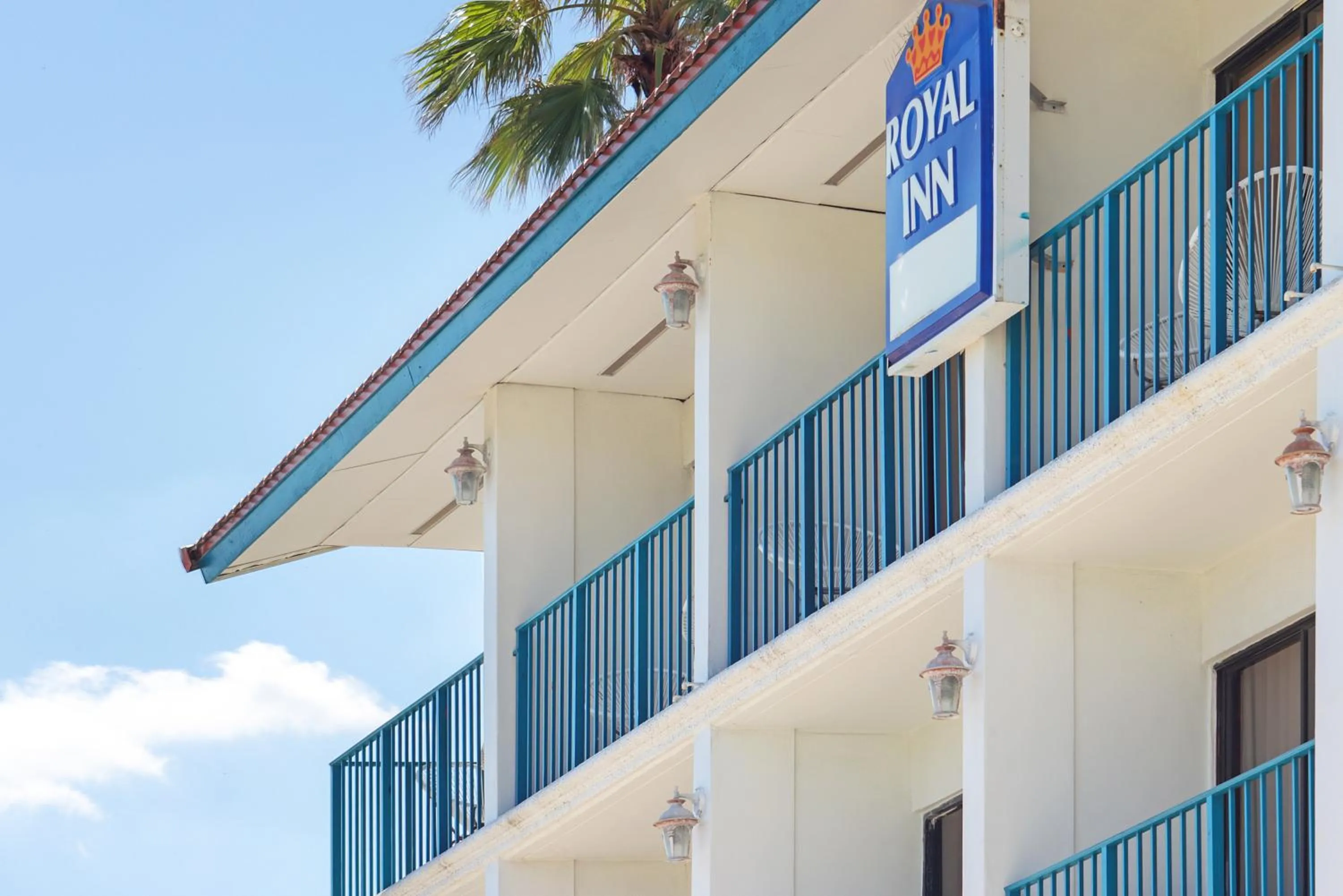 Property building in Royal Inn Beach Hutchinson Island