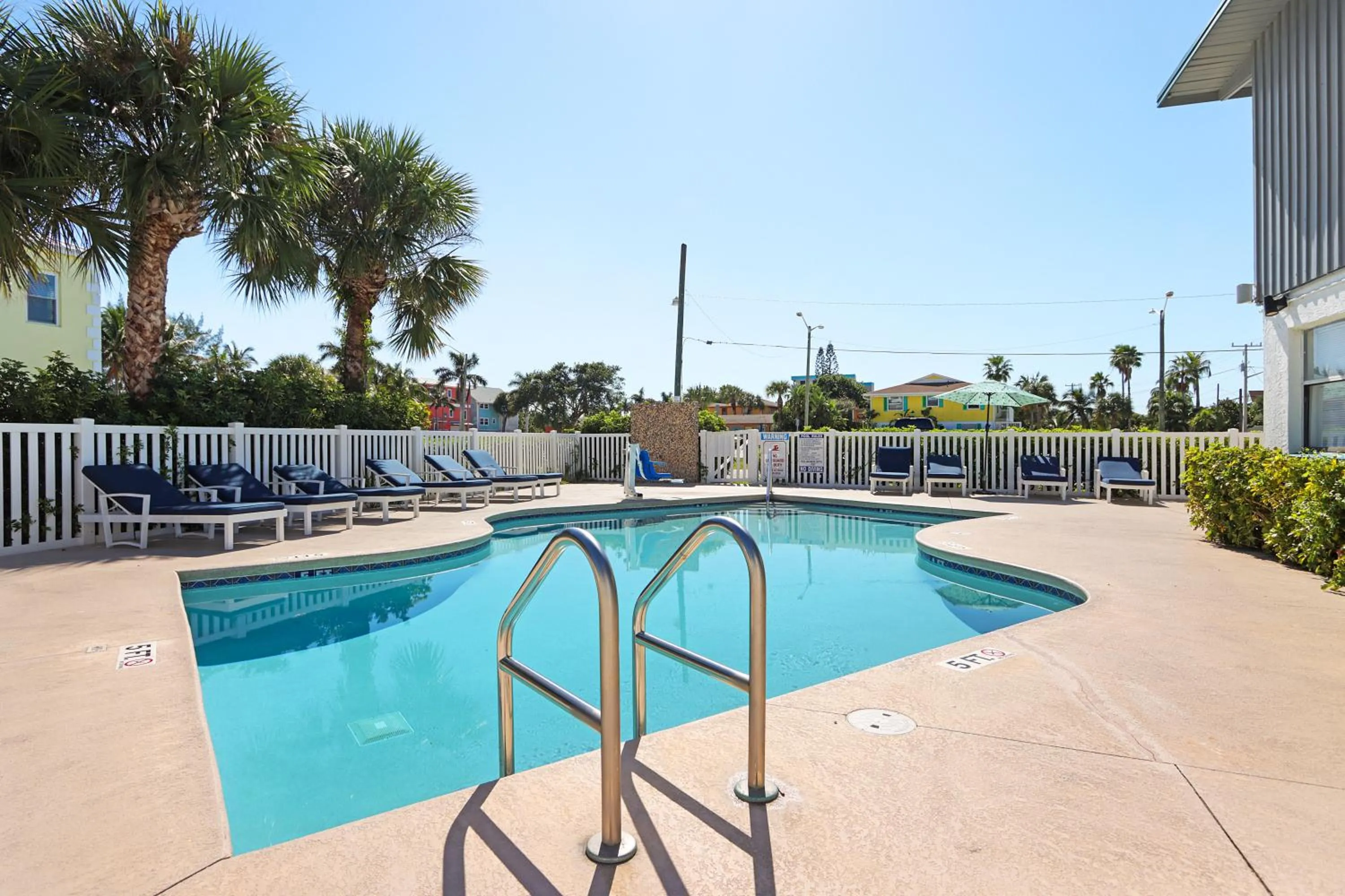 Swimming pool in Royal Inn Beach Hutchinson Island
