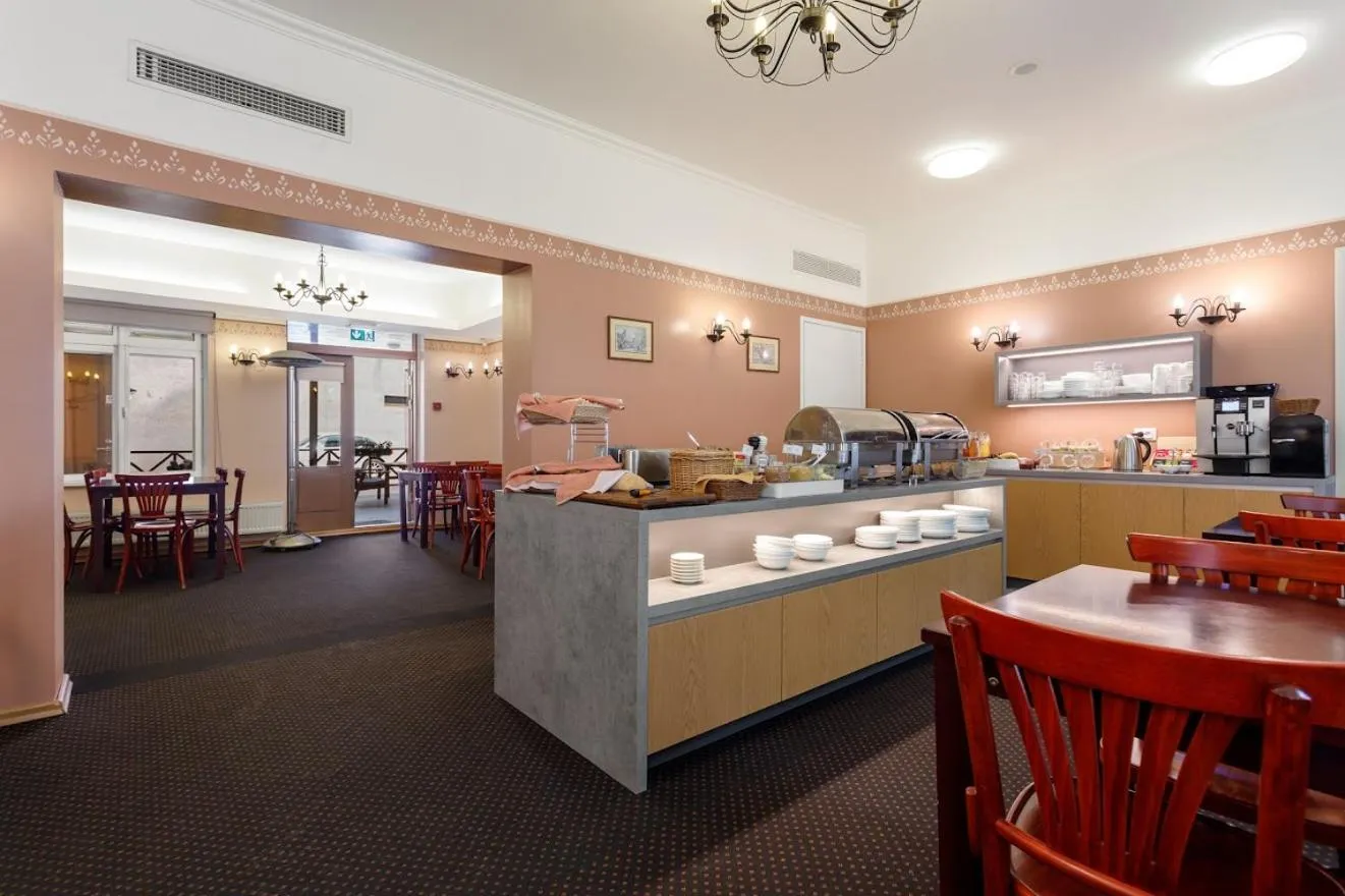 Restaurant/places to eat in Koidulapark Hotell