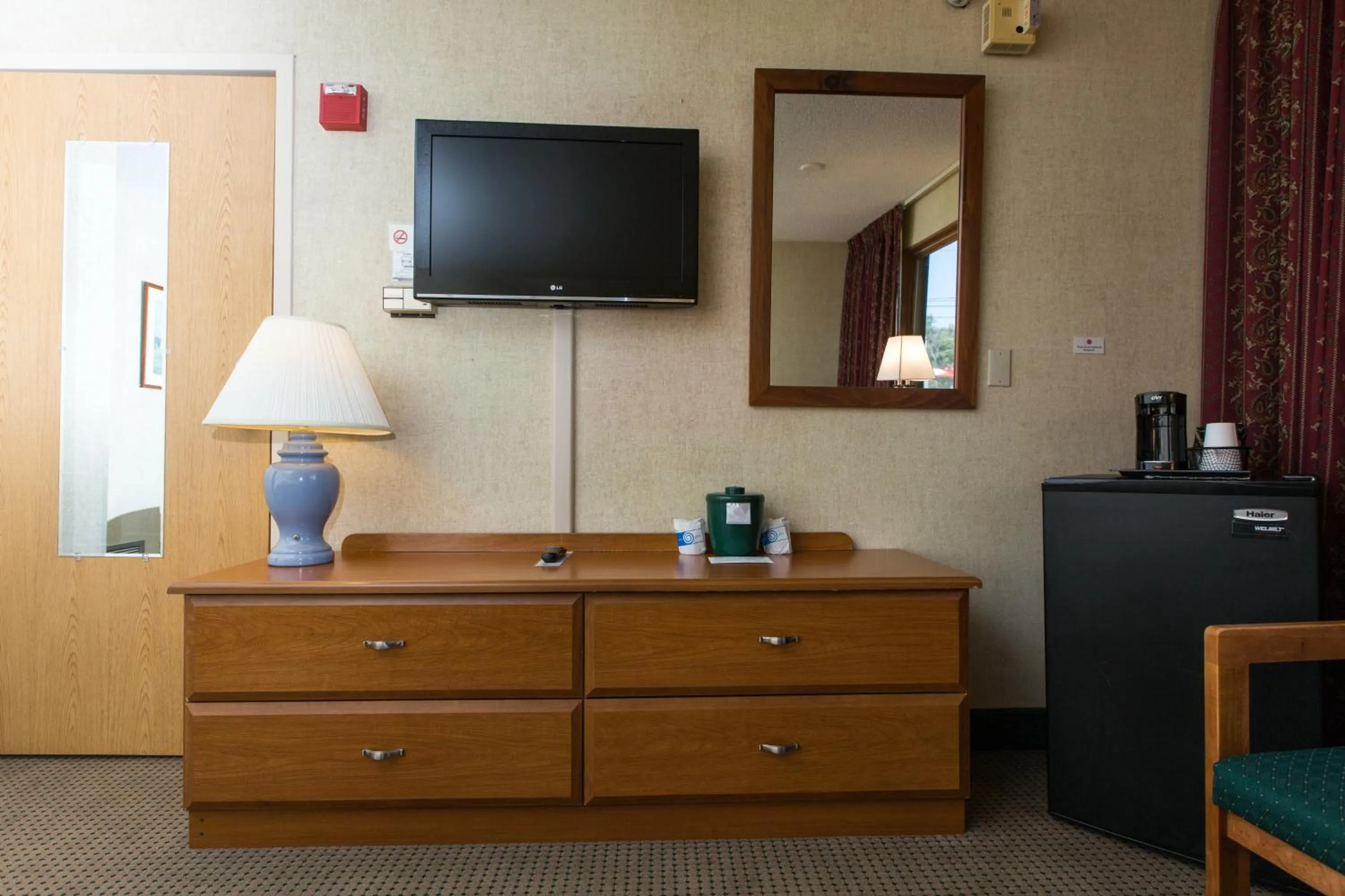 TV and multimedia in Commodores Inn