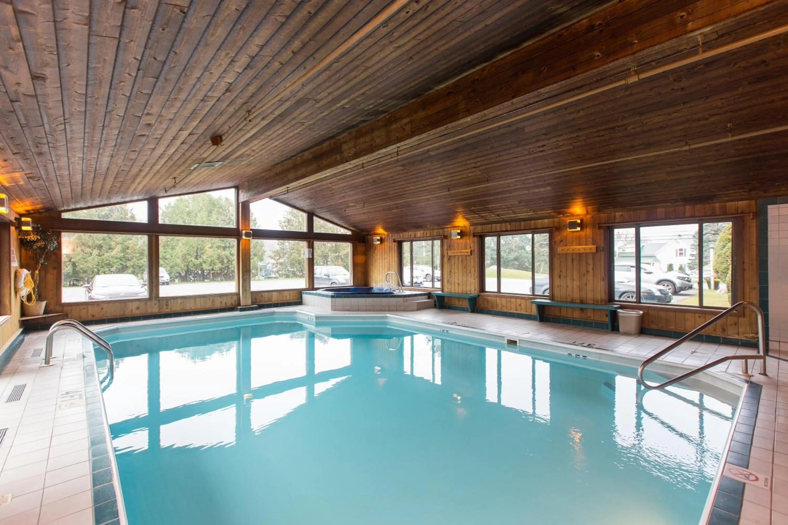 Spring in Commodores Inn