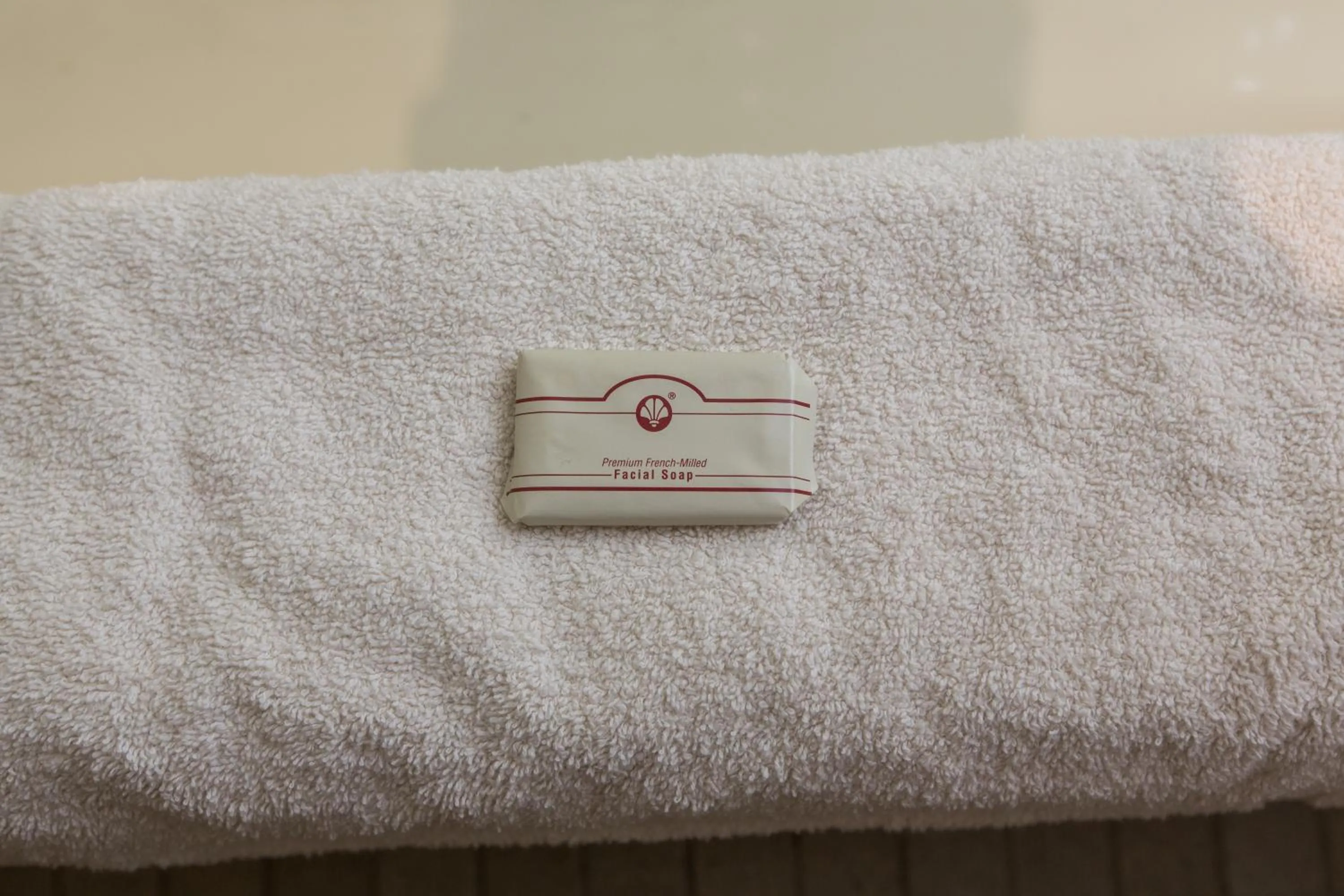 Bed in Commodores Inn