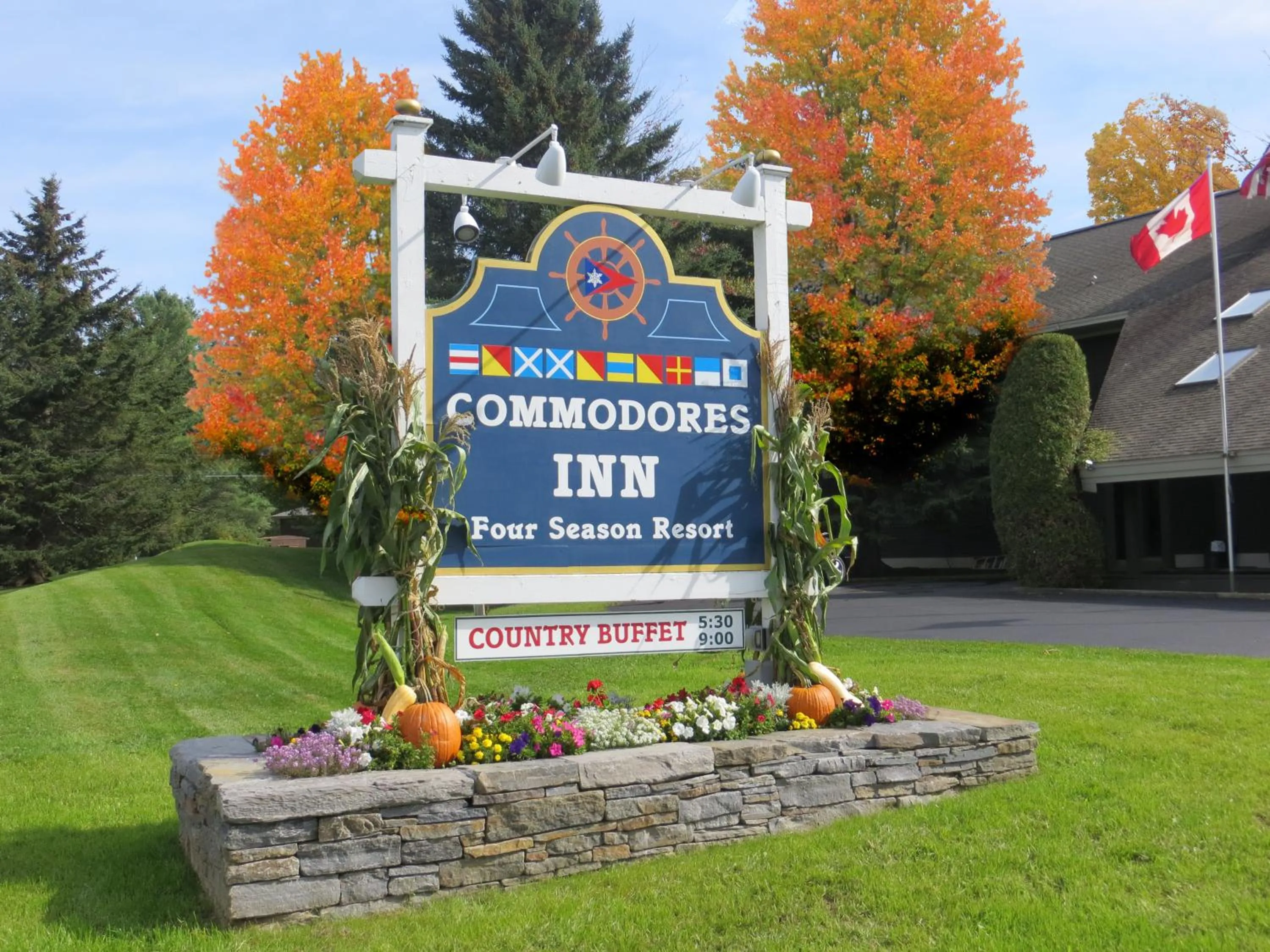 Autumn in Commodores Inn