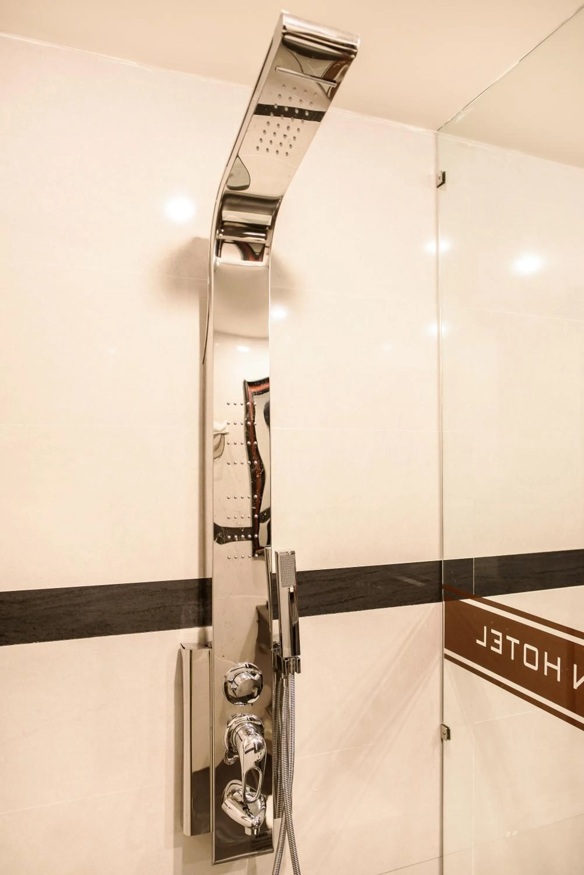 Shower in Rosaleen Boutique Hotel