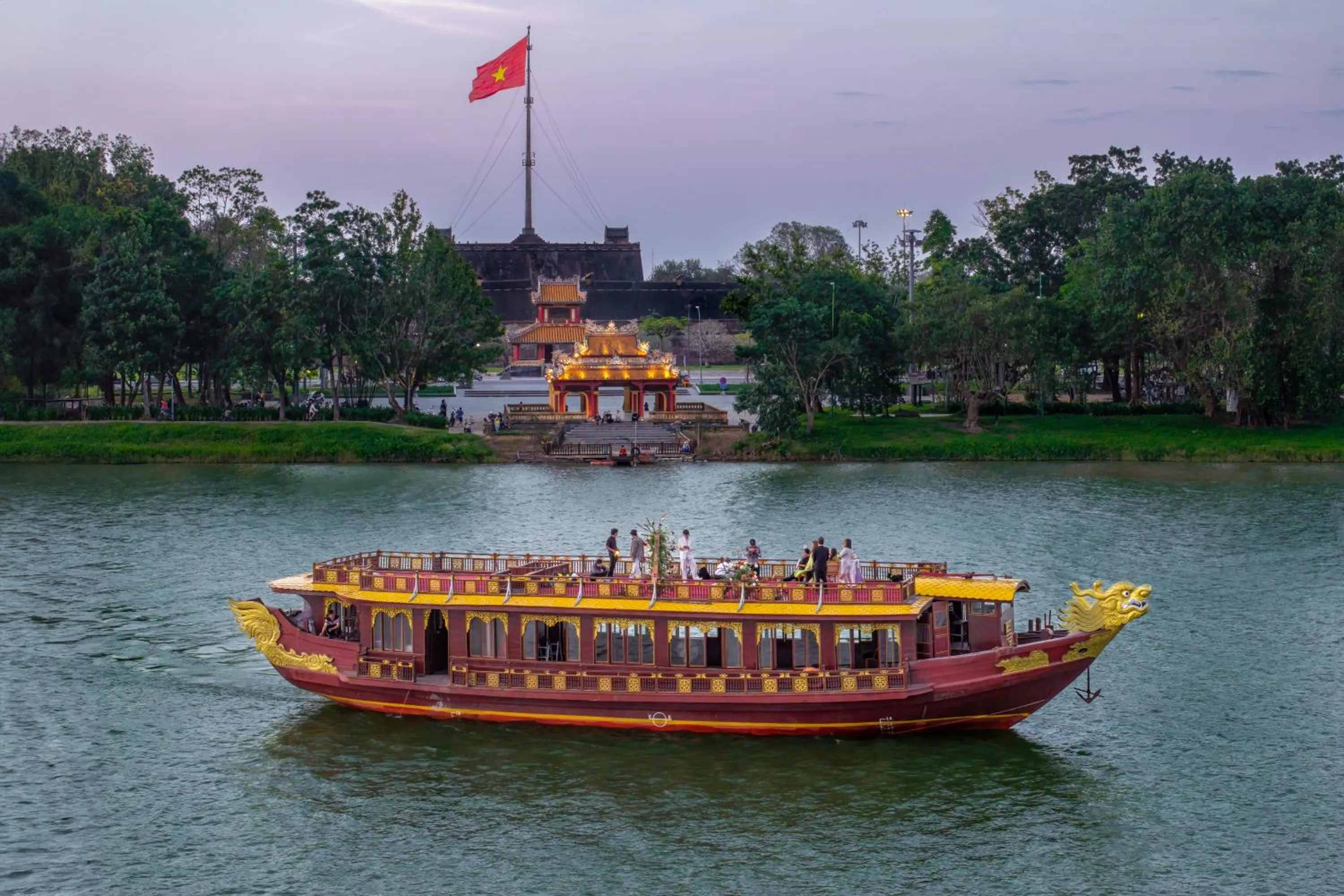 Restaurant/places to eat in Rosaleen Boutique Hotel