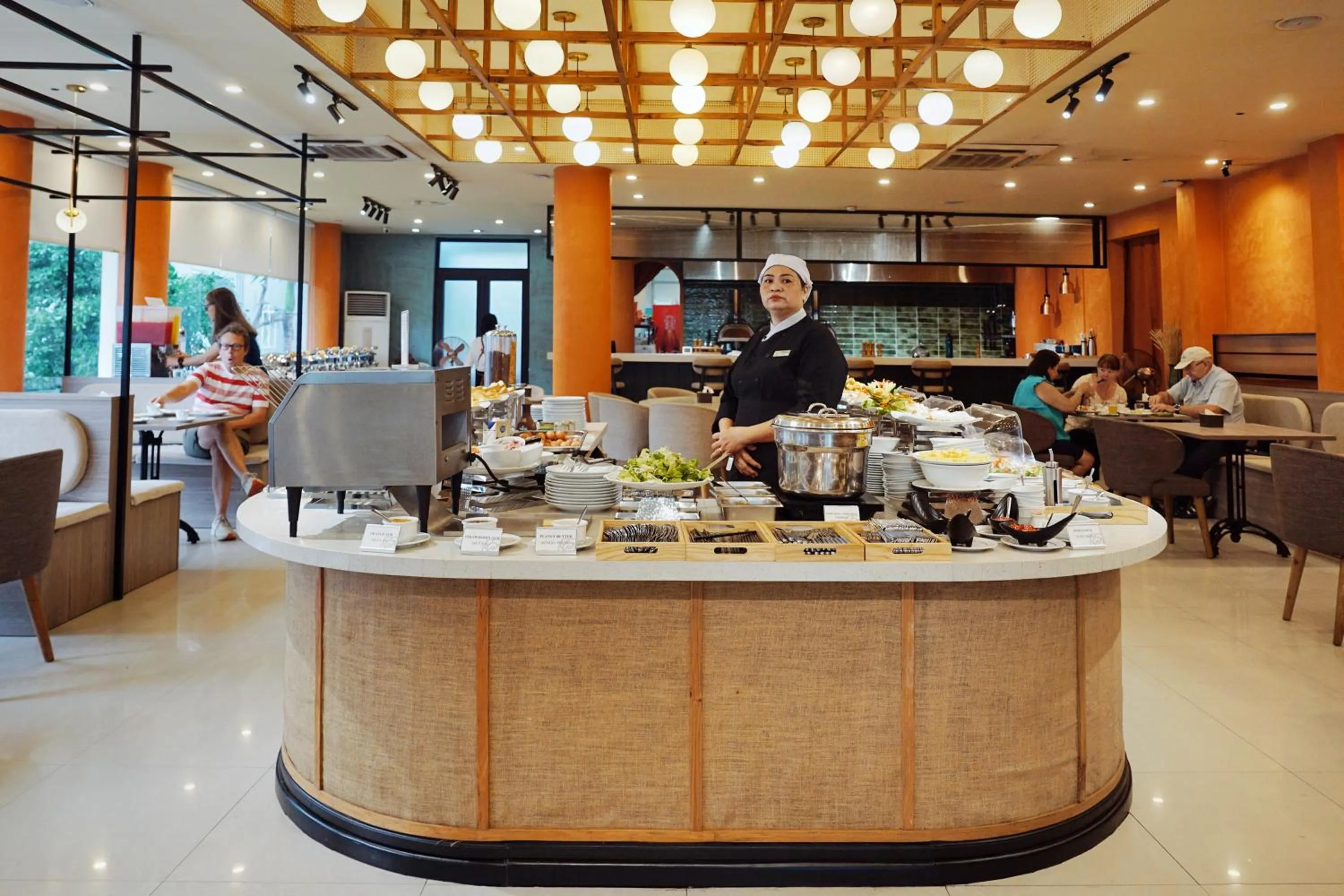 Restaurant/places to eat in Rosaleen Boutique Hotel