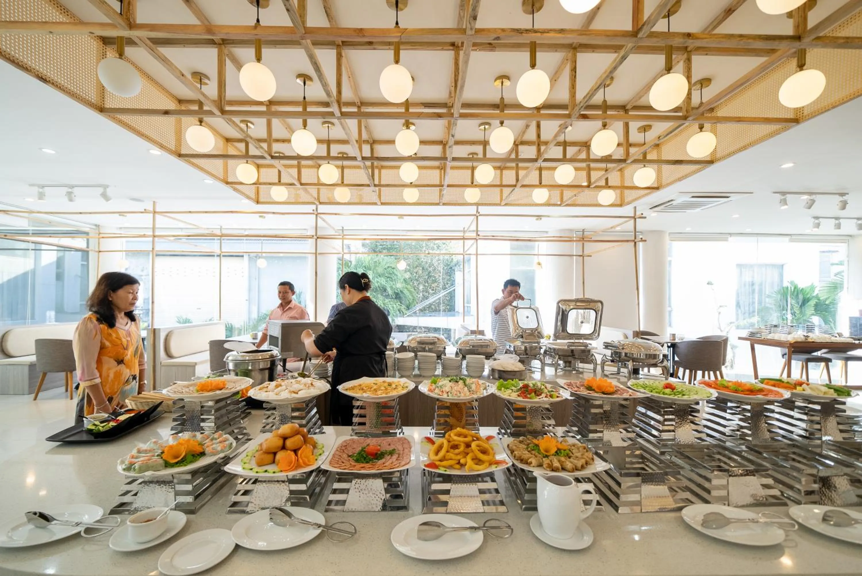 Restaurant/places to eat in Rosaleen Boutique Hotel