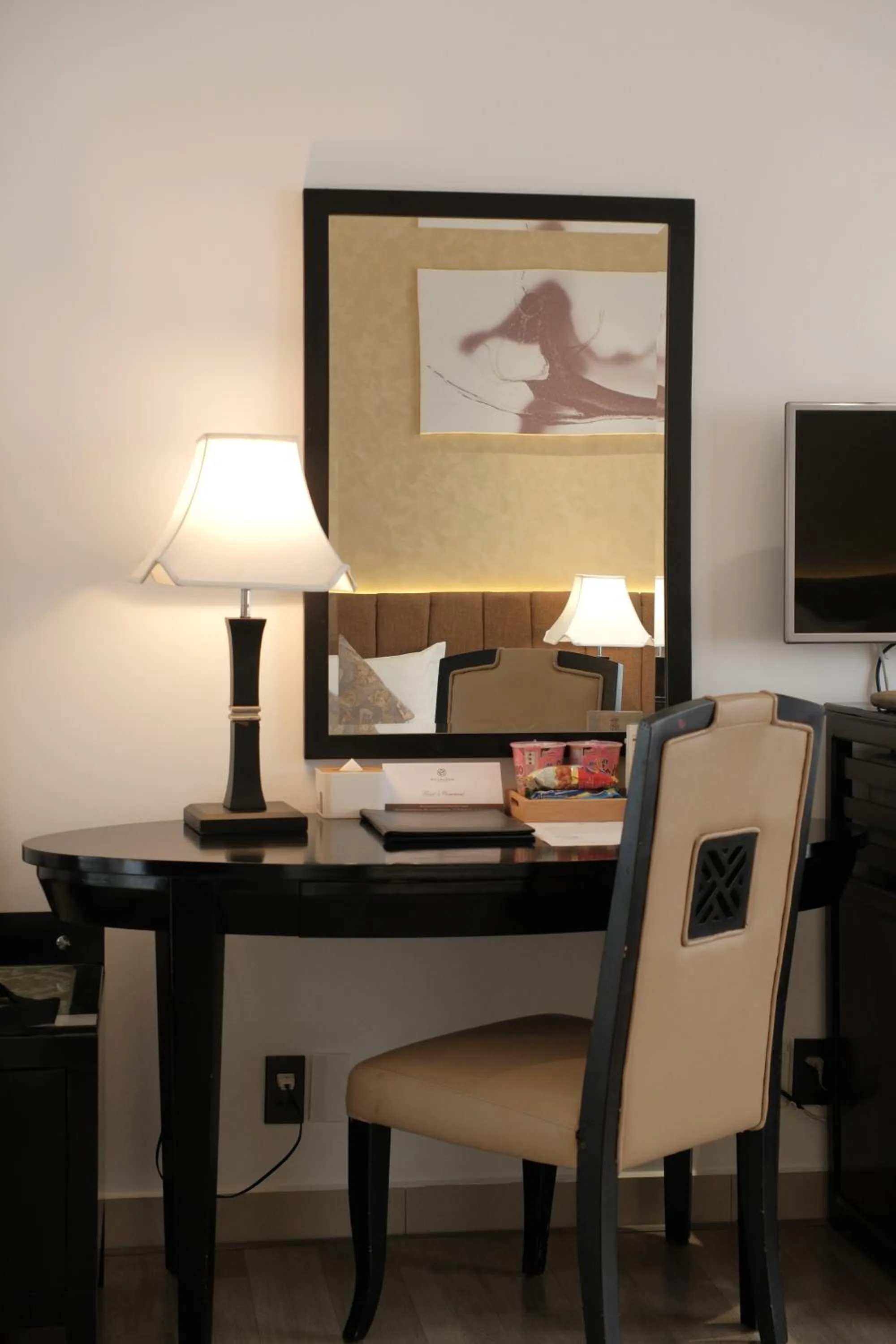 TV and multimedia in Rosaleen Boutique Hotel