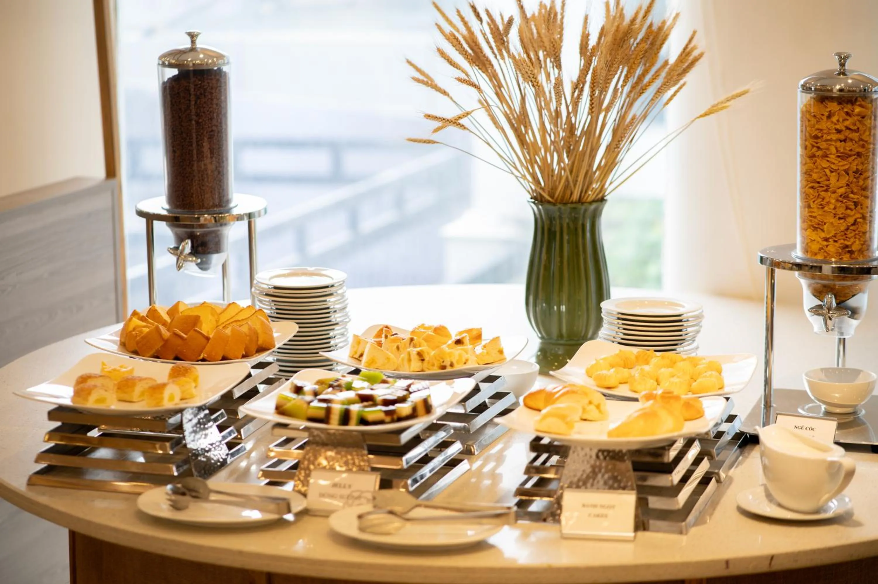 Restaurant/places to eat in Rosaleen Boutique Hotel