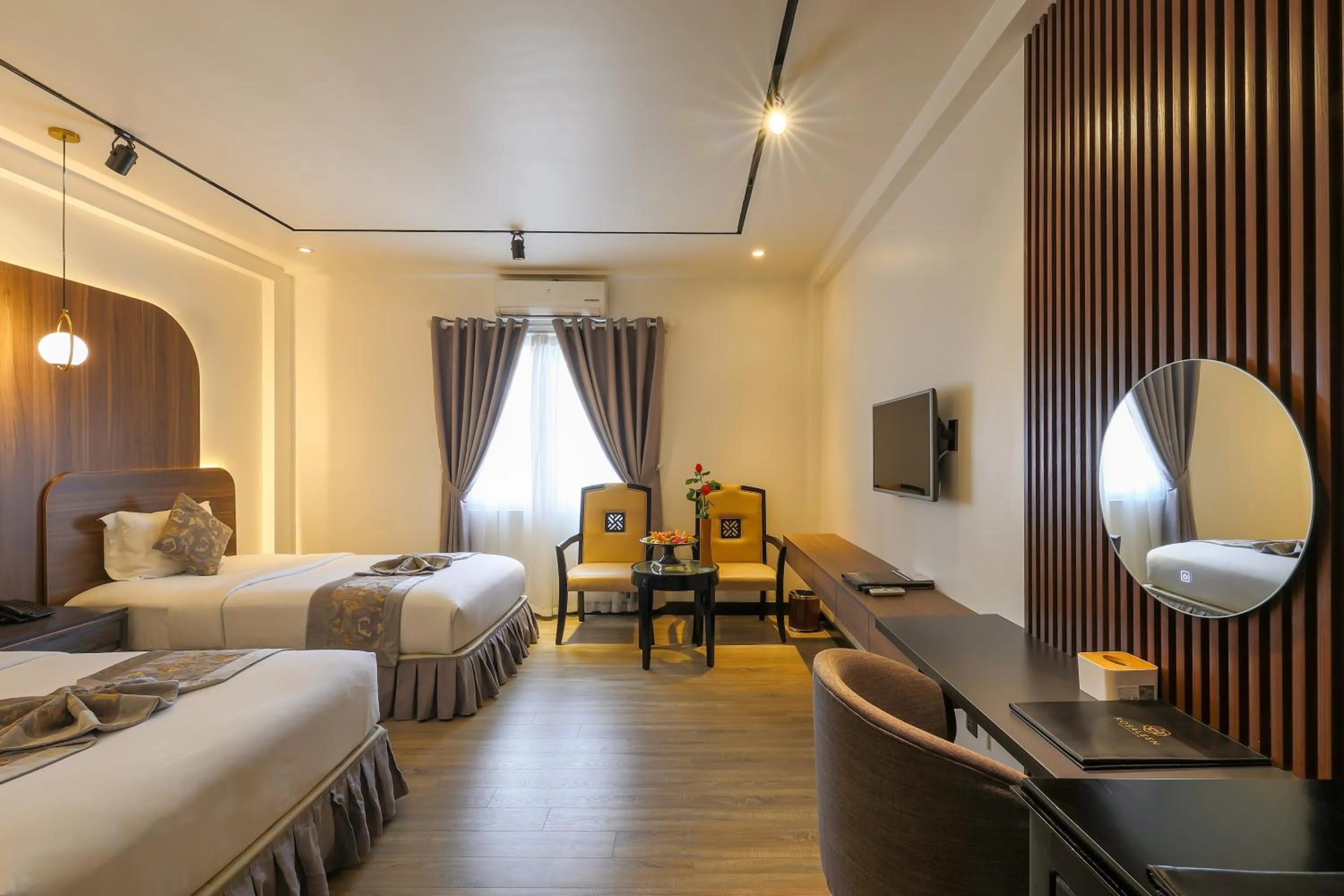 TV and multimedia, Bed in Rosaleen Boutique Hotel