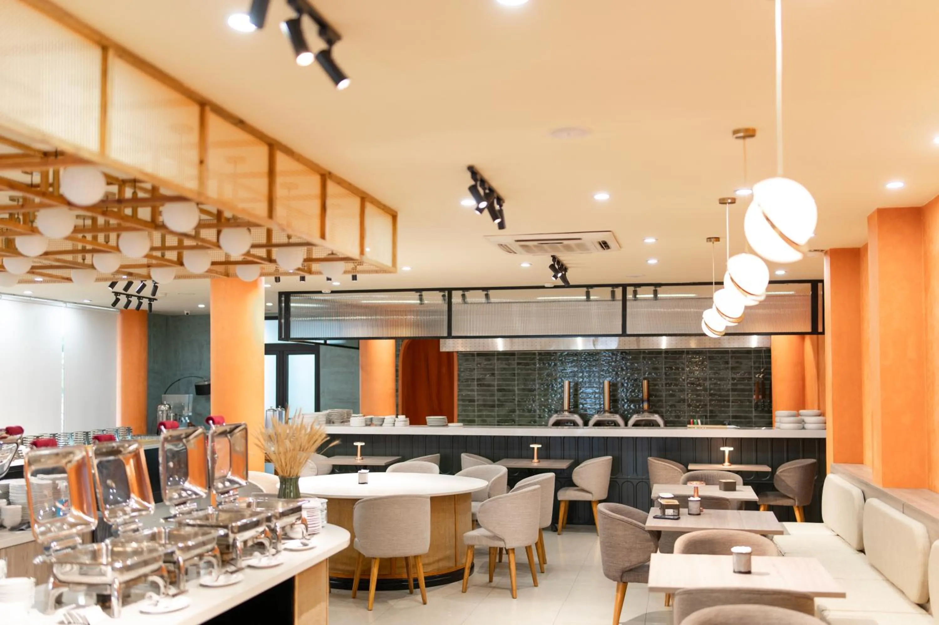 Restaurant/places to eat in Rosaleen Boutique Hotel