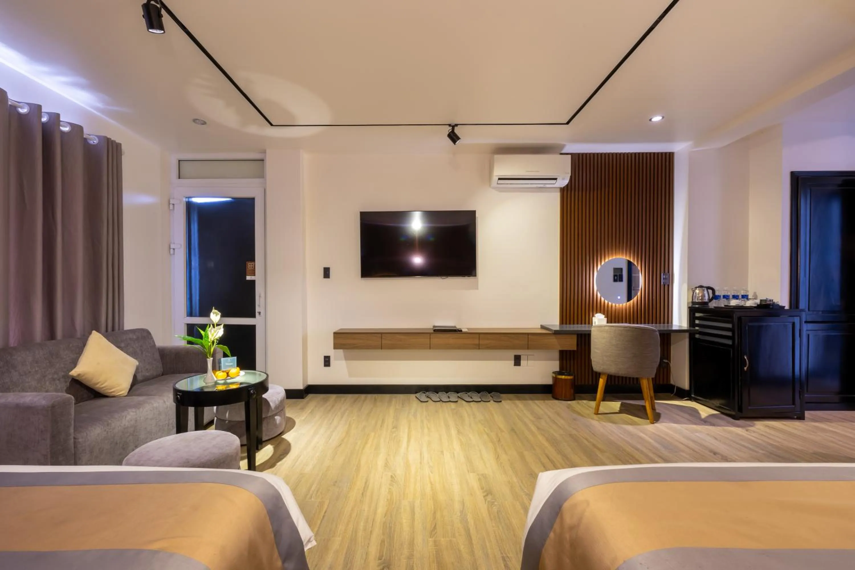 TV and multimedia, Bed in Rosaleen Boutique Hotel