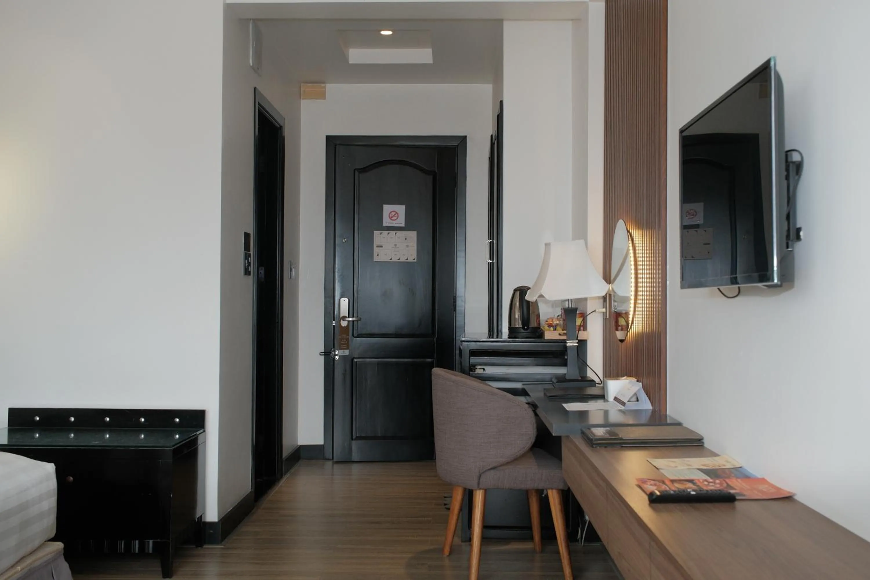 TV and multimedia in Rosaleen Boutique Hotel