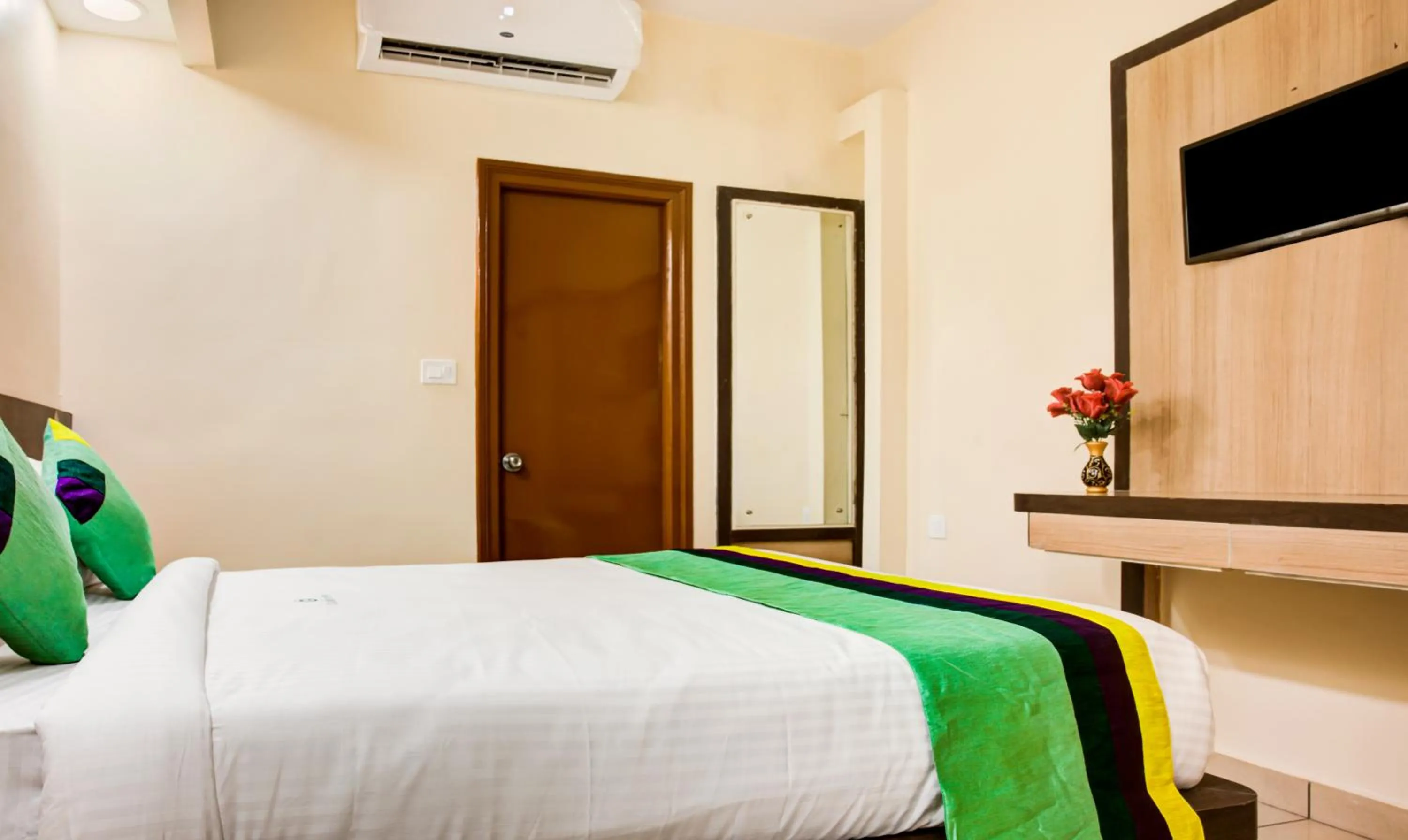 Bedroom, Bed in Treebo Golden Inn, 700 Mtrs From Promenade Beach