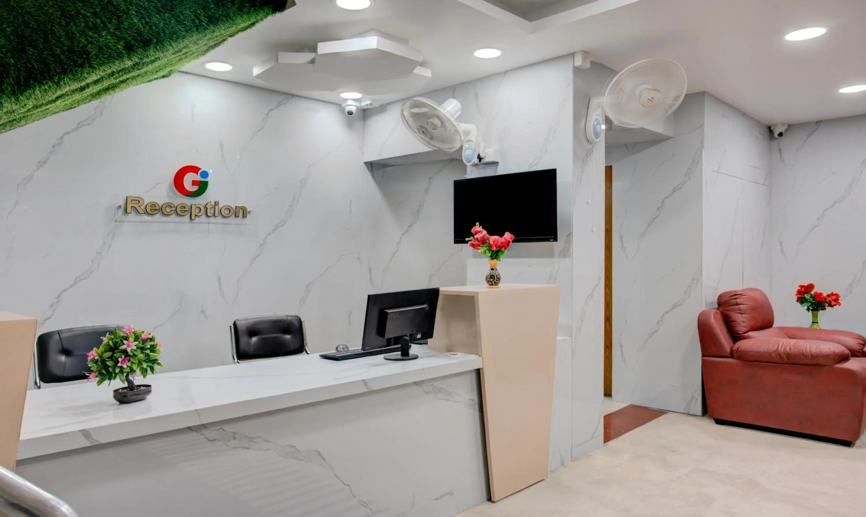 Lobby or reception in Treebo Golden Inn, 700 Mtrs From Promenade Beach