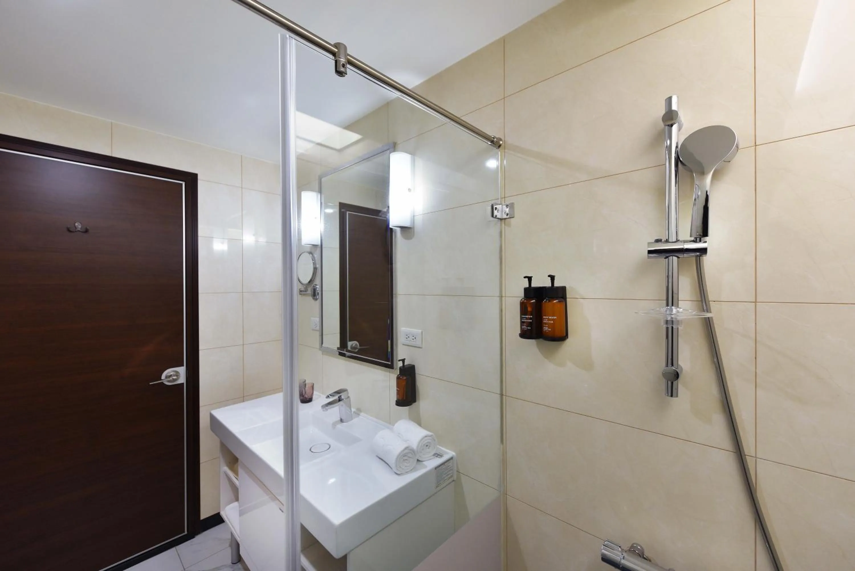 Toilet in Fullon Poshtel - Linkou