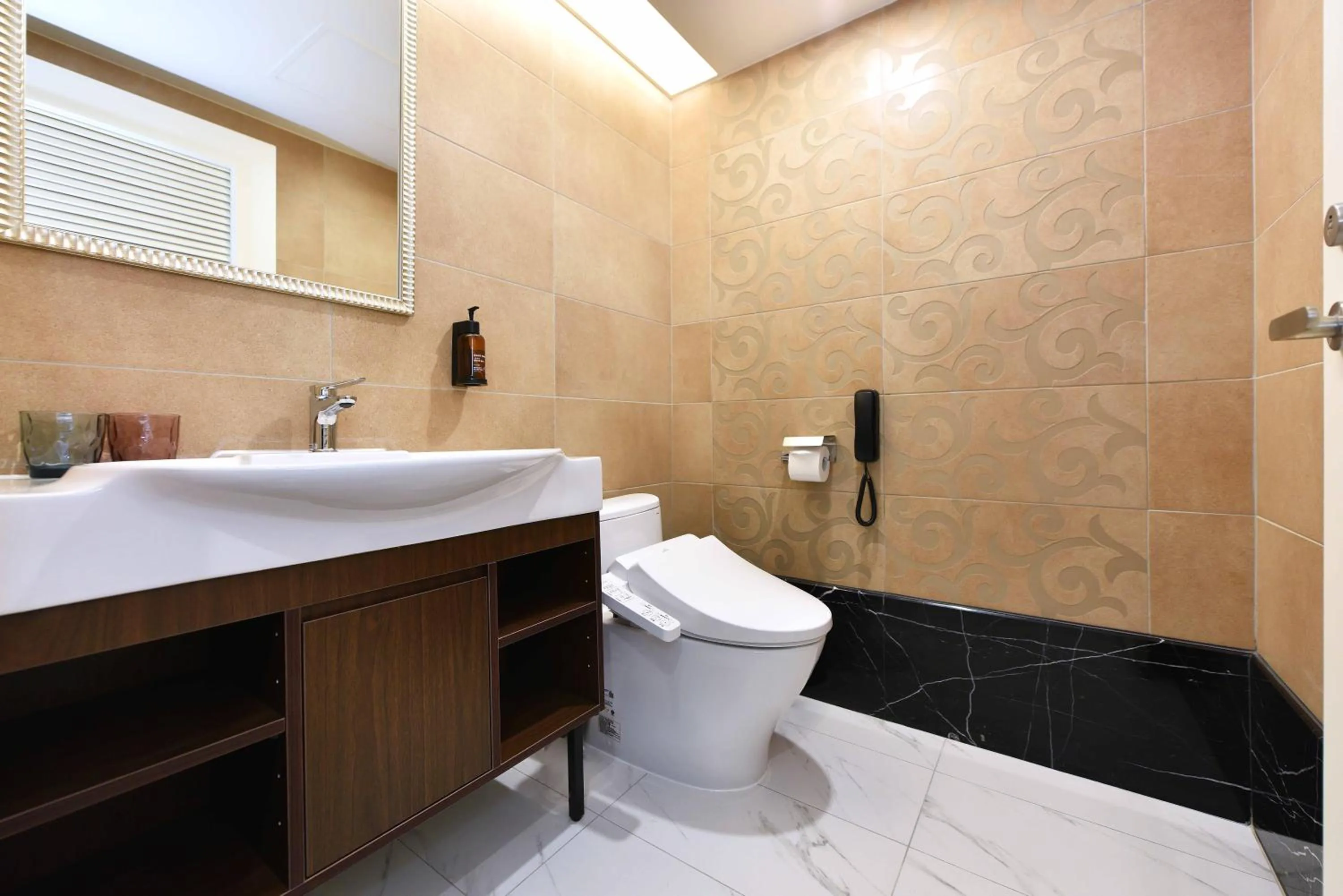 Shower in Fullon Poshtel - Linkou