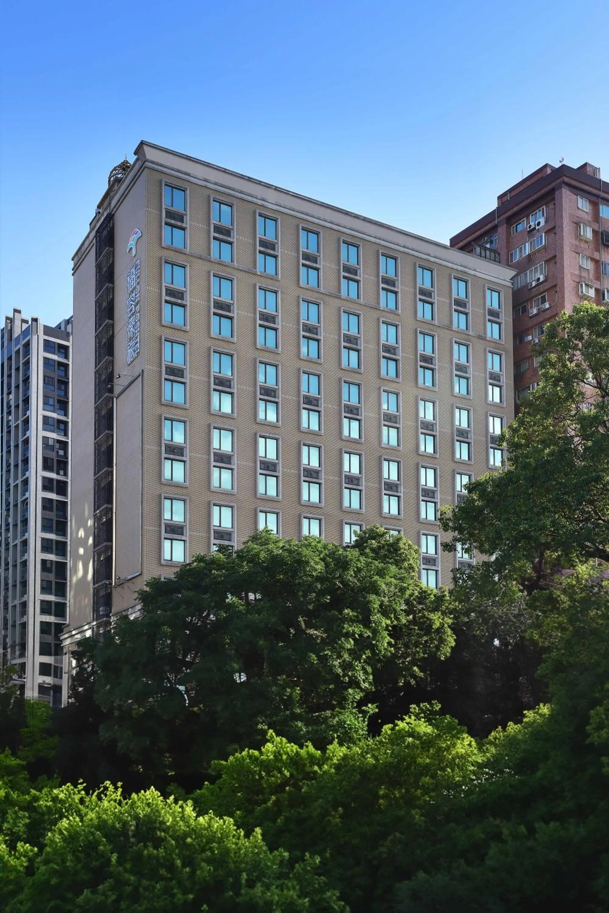 Property building in Fullon Poshtel - Linkou