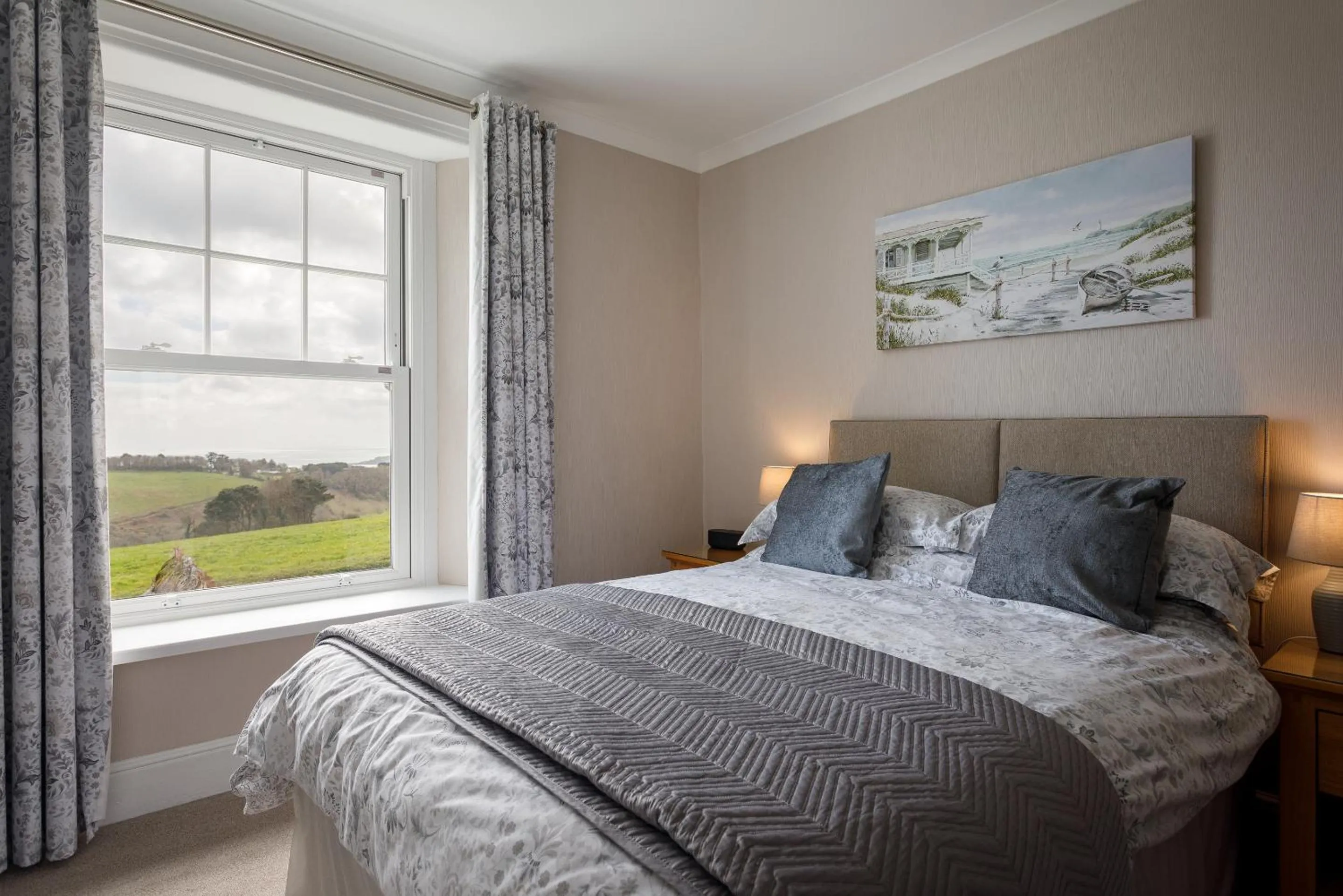 Bedroom, Bed in Bucklawren Farm