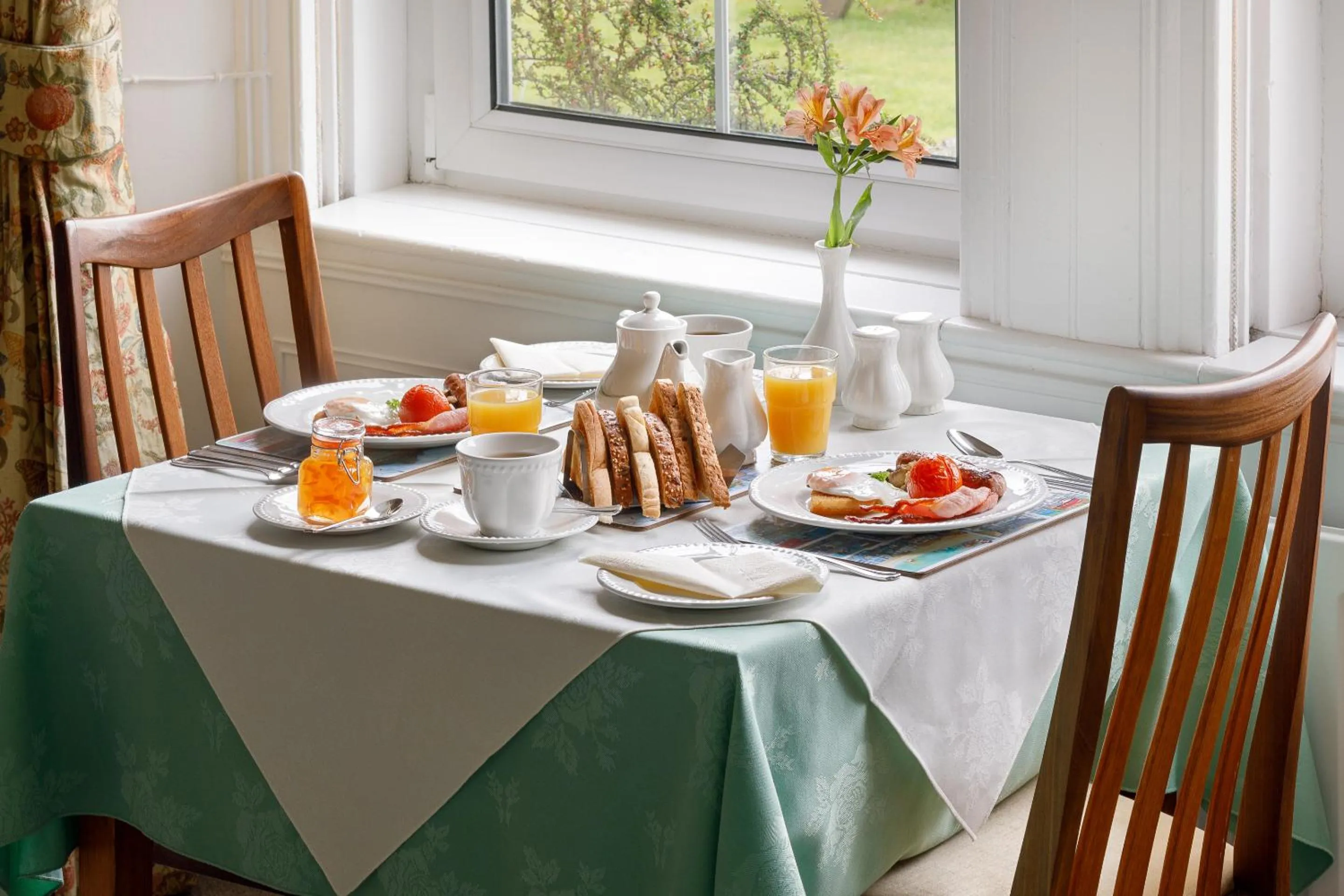 Breakfast in Bucklawren Farm