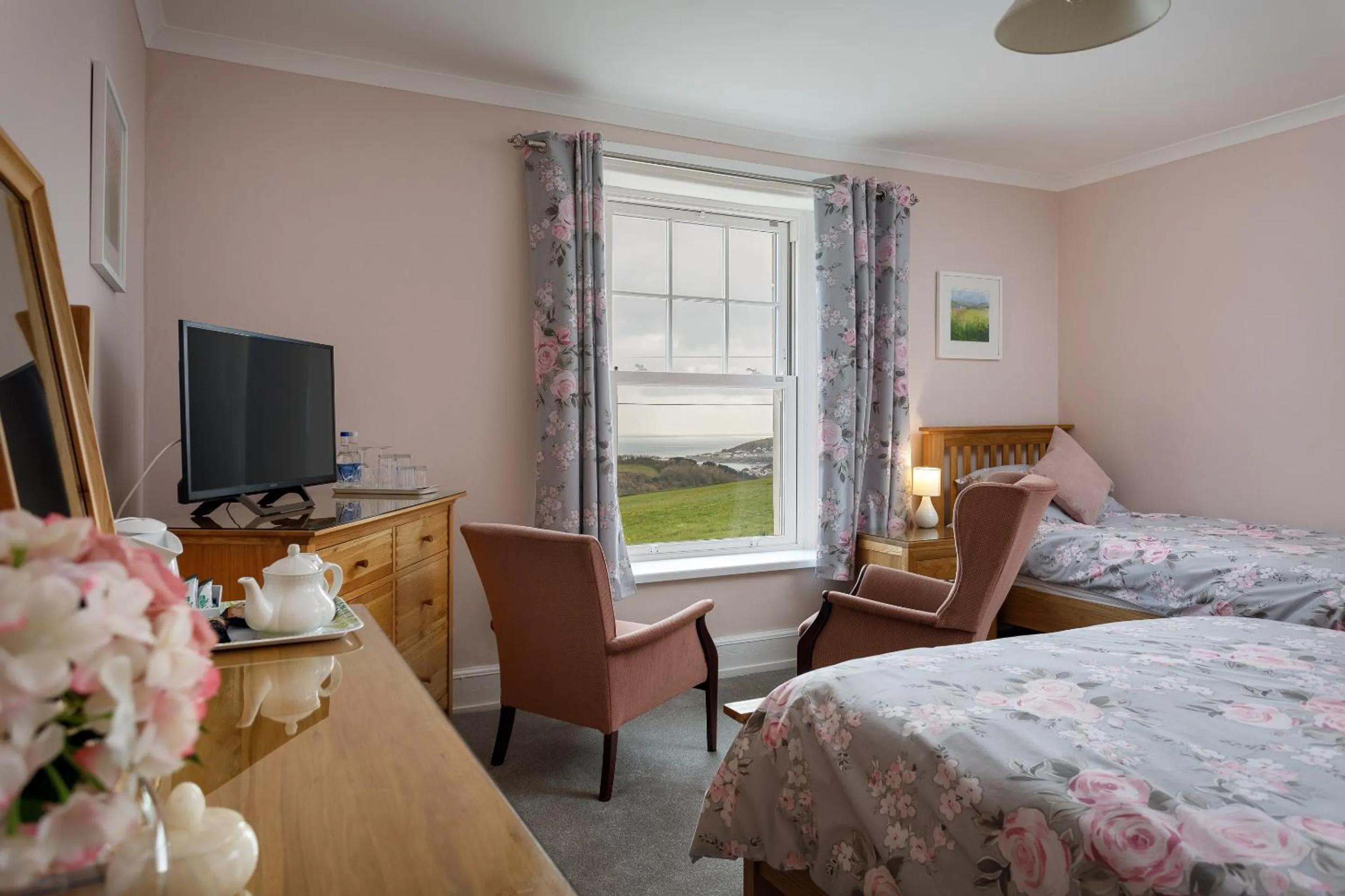 Bedroom, Bed in Bucklawren Farm