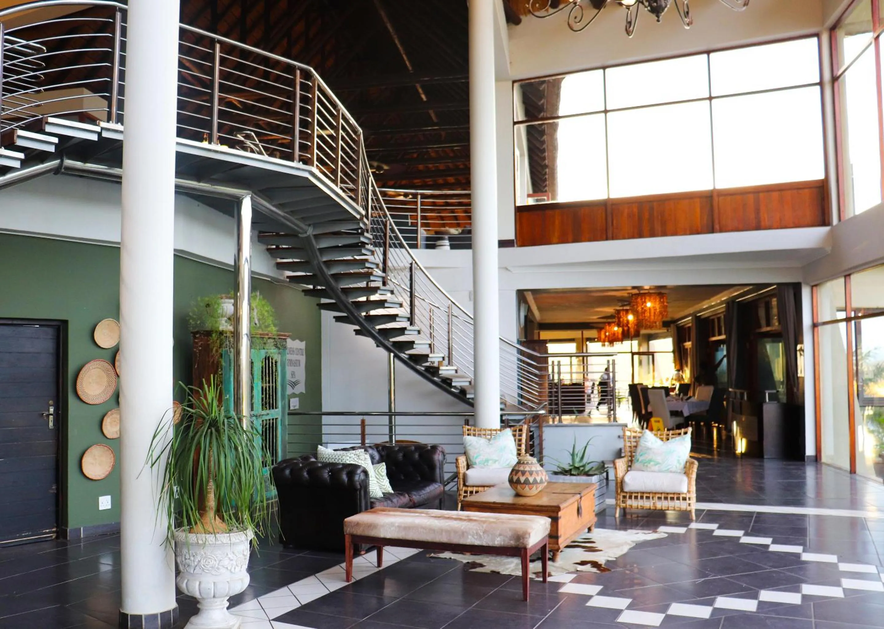 Lounge or bar in Jozini Tiger Lodge & Spa by Dream Resorts