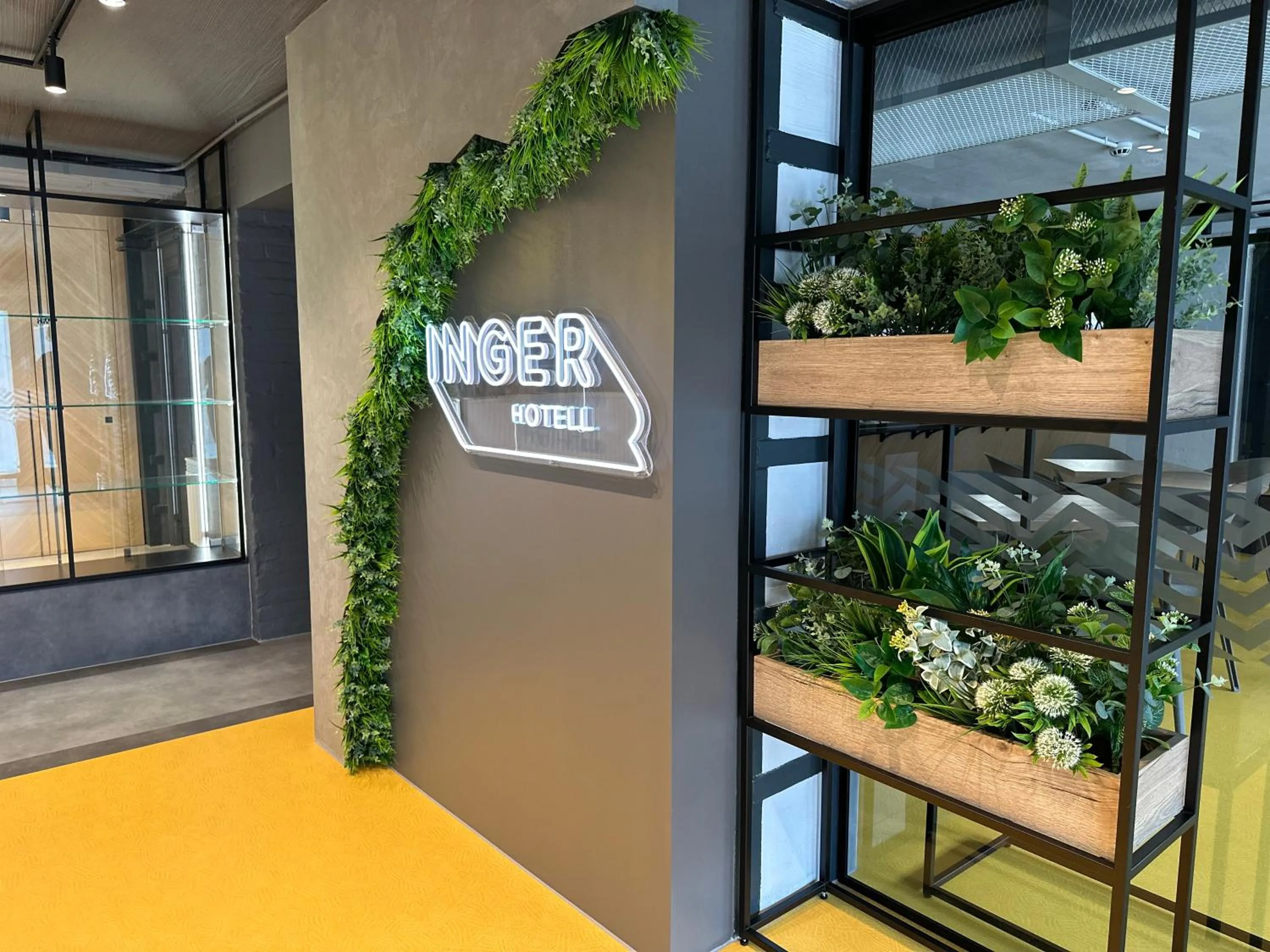 Communal lounge/ TV room in Inger Hotell