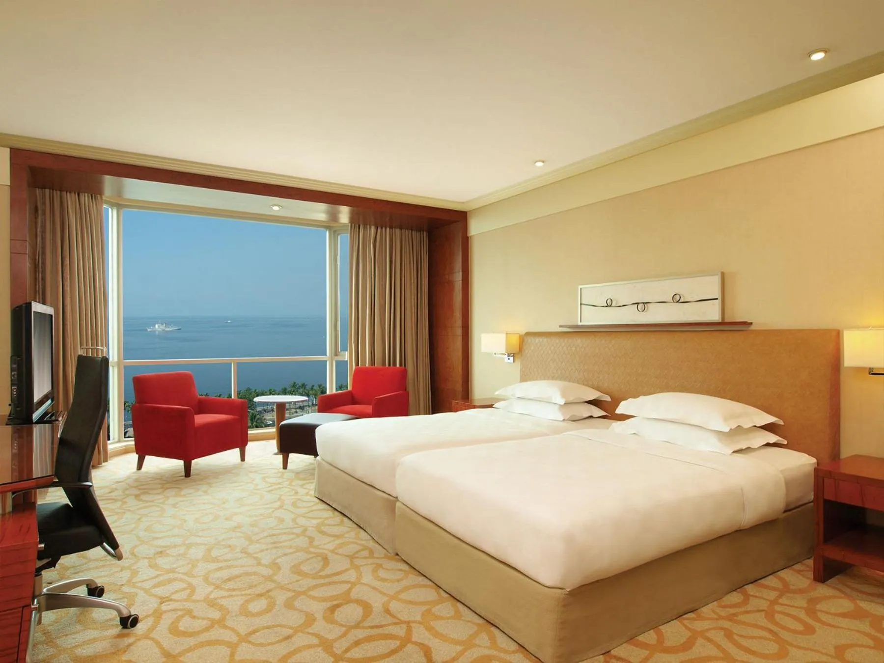 Bedroom, Bed in New Coast Hotel Manila